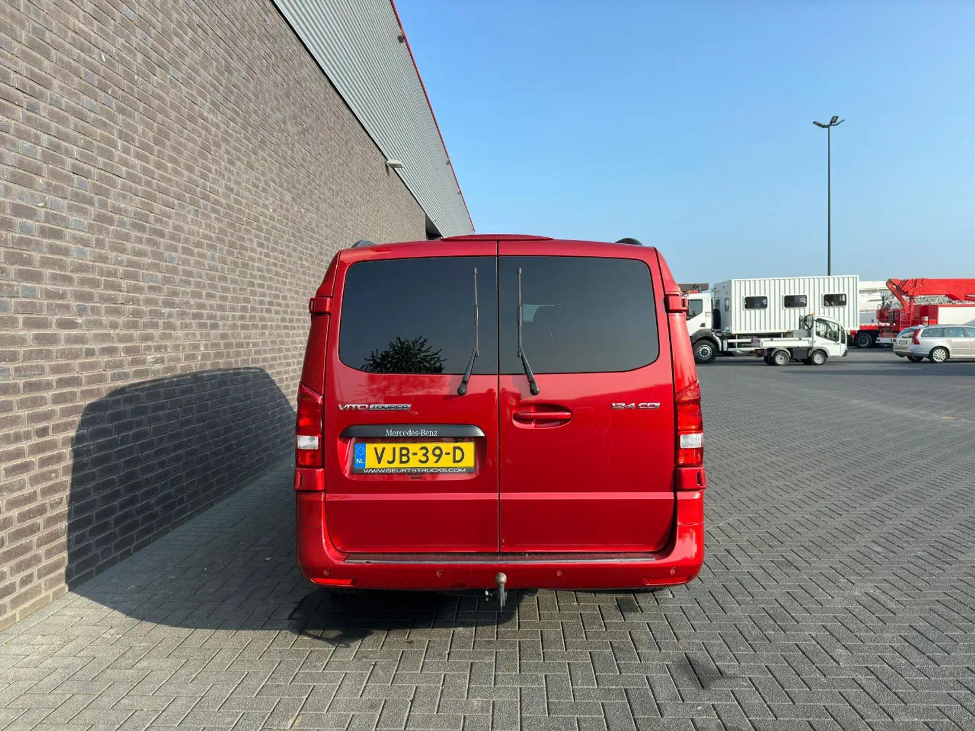 Foto 13 van Mercedes-Benz 124 CDI TOURER PRO L2 DUBBEL CAB FULL OPTIONS