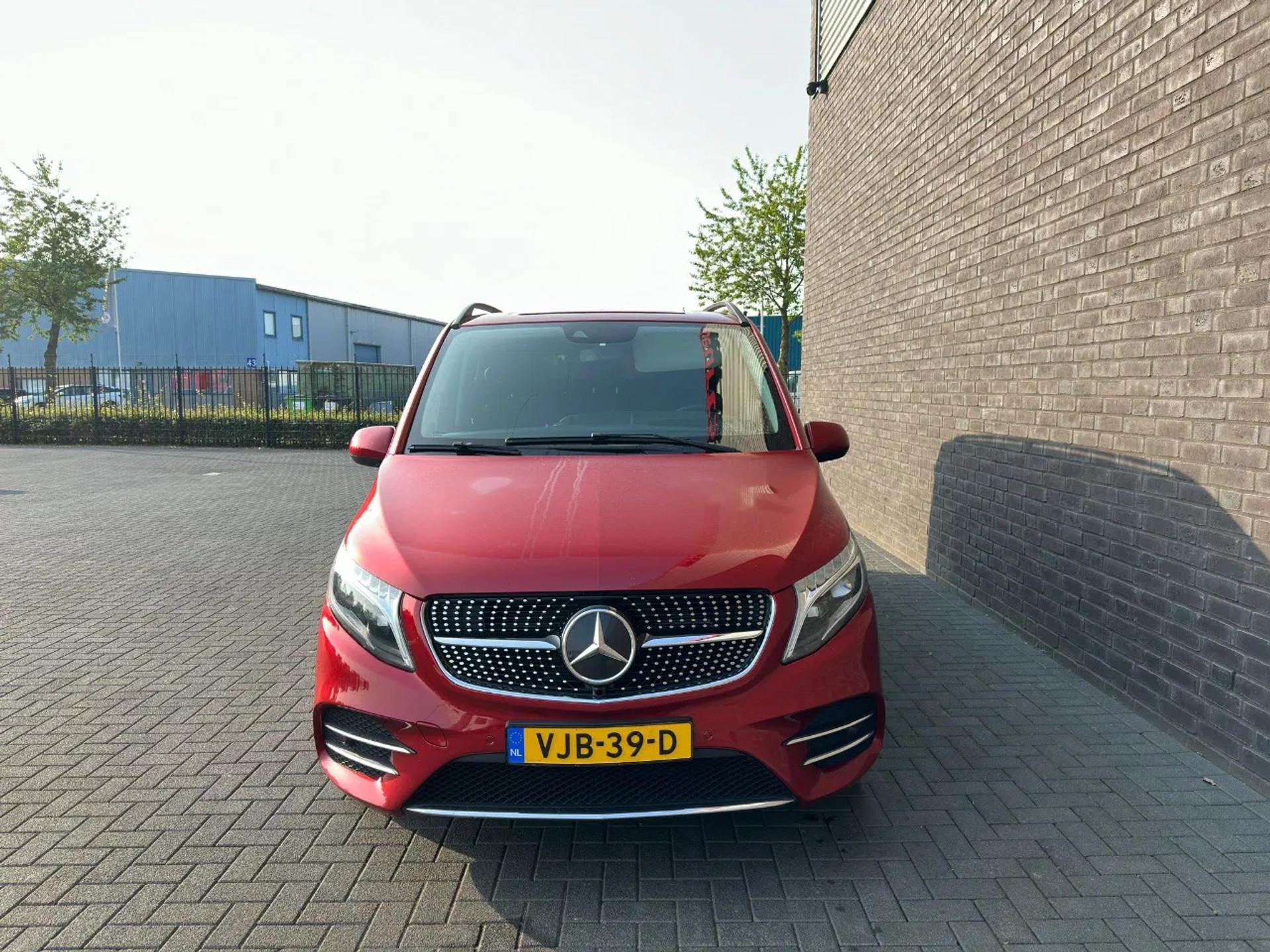Foto 15 van Mercedes-Benz 124 CDI TOURER PRO L2 DUBBEL CAB FULL OPTIONS