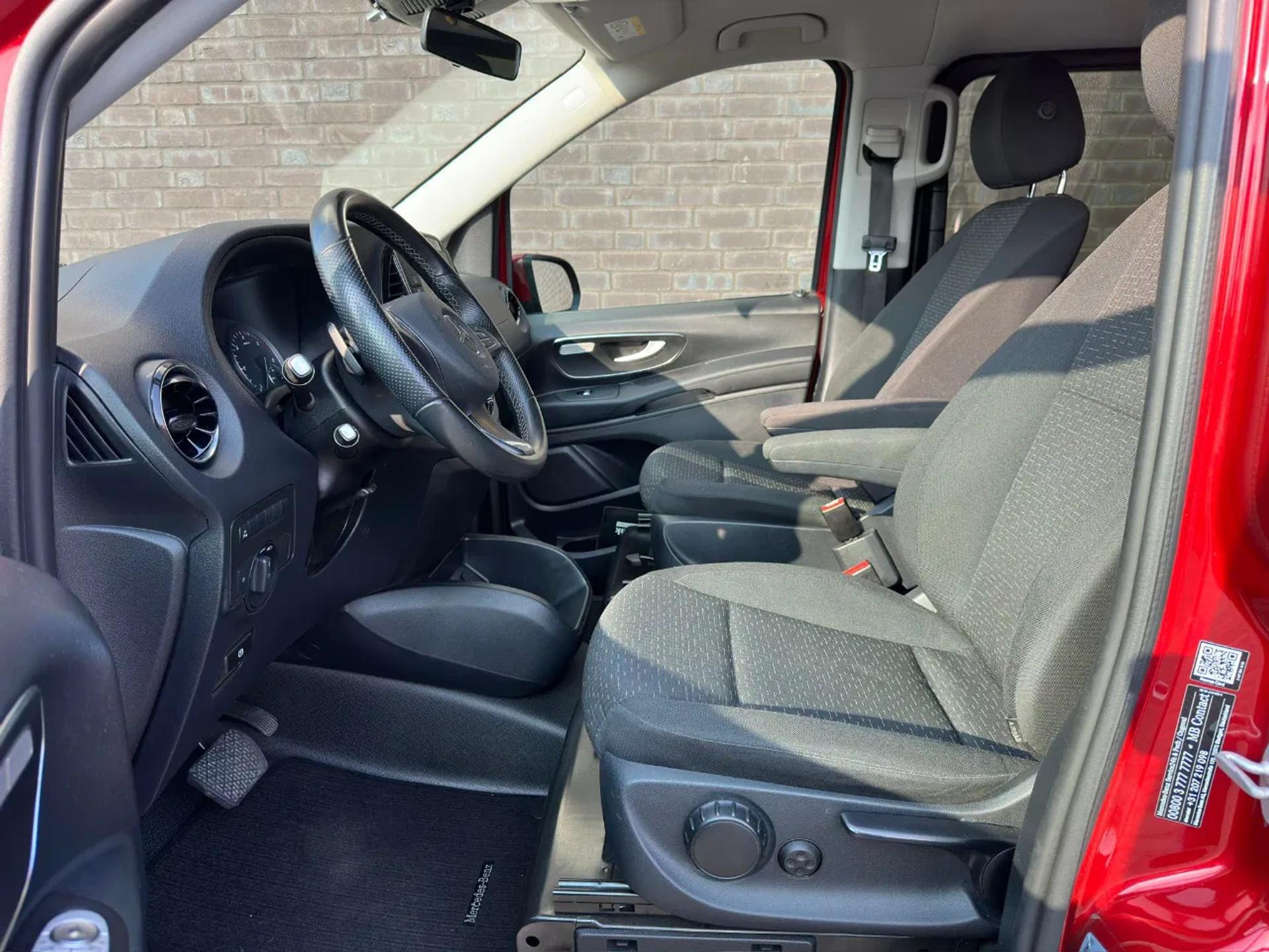 Foto 18 van Mercedes-Benz 124 CDI TOURER PRO L2 DUBBEL CAB FULL OPTIONS