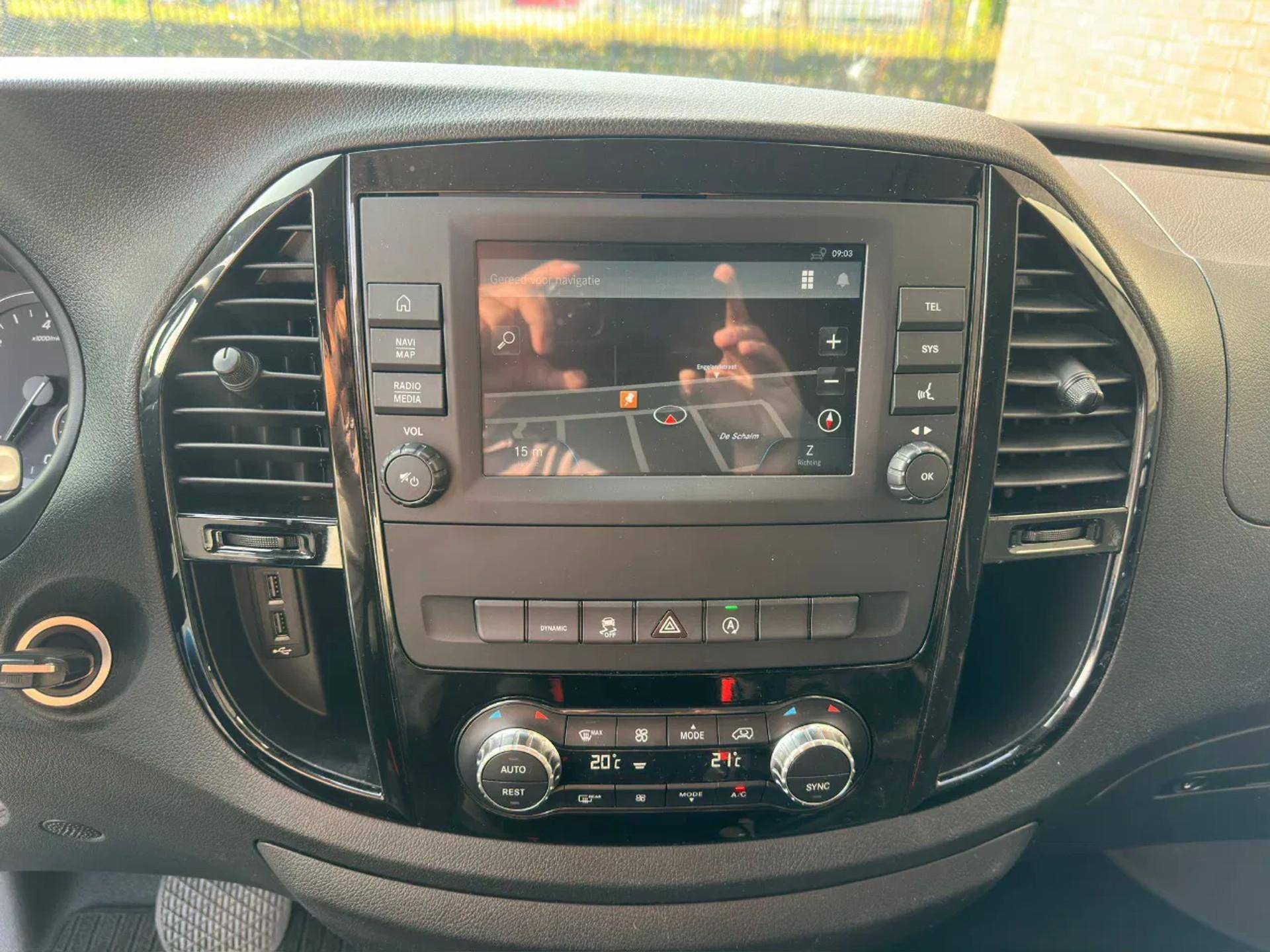 Foto 24 van Mercedes-Benz 124 CDI TOURER PRO L2 DUBBEL CAB FULL OPTIONS
