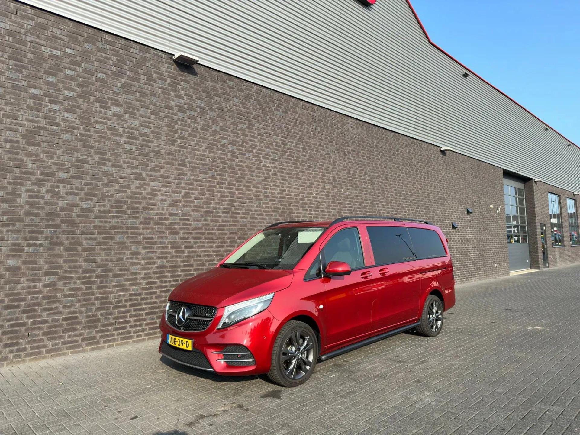 Foto 3 van Mercedes-Benz 124 CDI TOURER PRO L2 DUBBEL CAB FULL OPTIONS