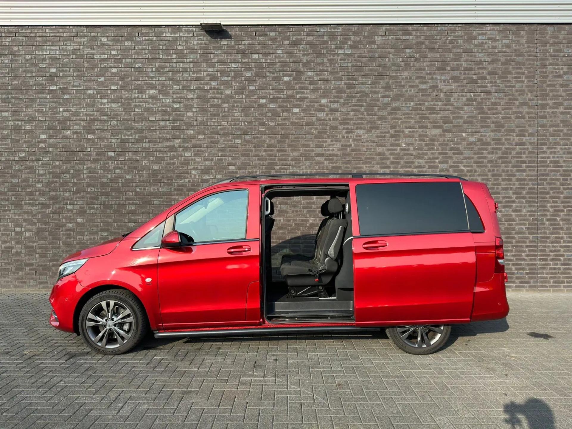 Foto 5 van Mercedes-Benz 124 CDI TOURER PRO L2 DUBBEL CAB FULL OPTIONS