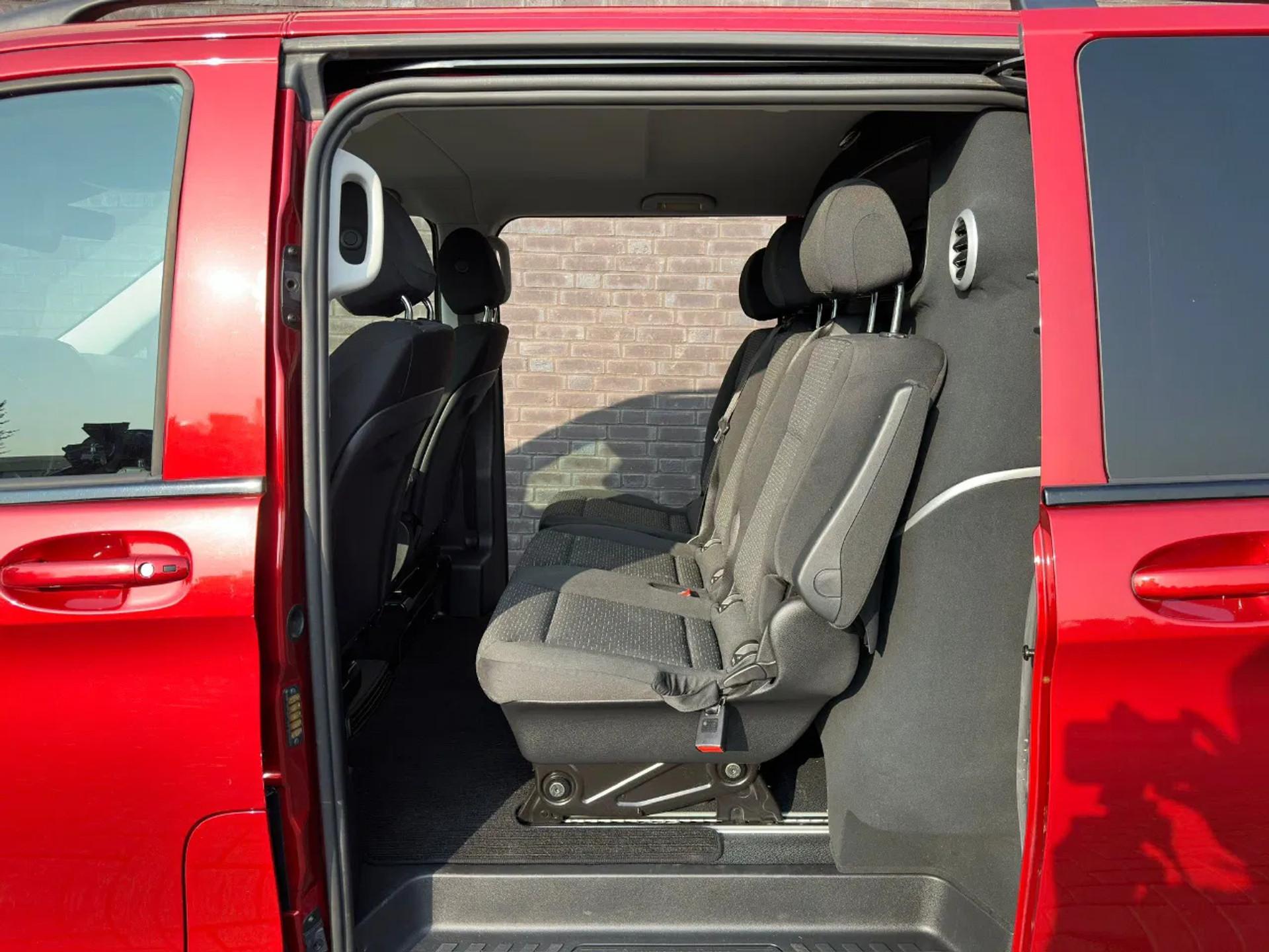 Foto 6 van Mercedes-Benz 124 CDI TOURER PRO L2 DUBBEL CAB FULL OPTIONS