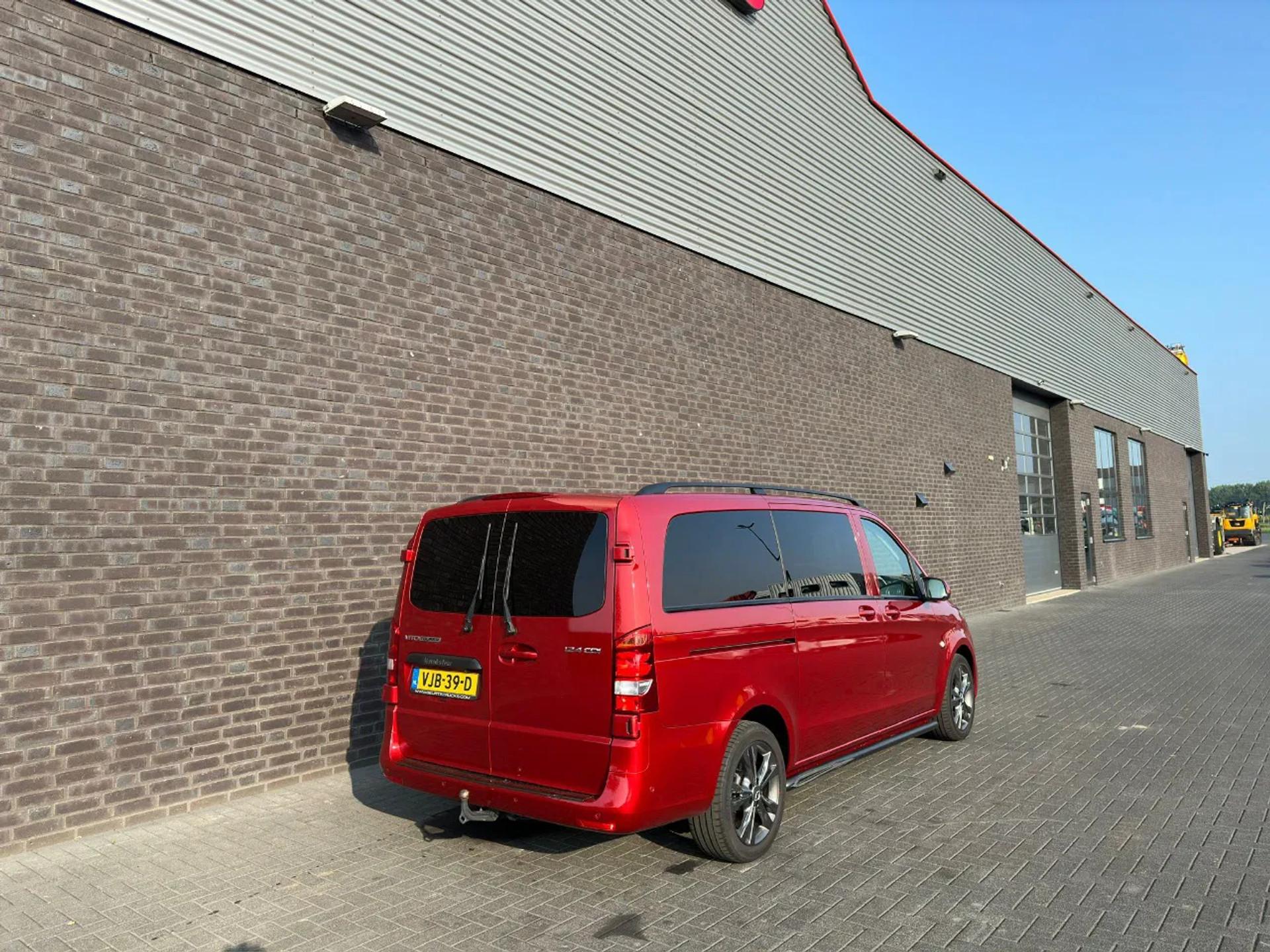 Foto 9 van Mercedes-Benz 124 CDI TOURER PRO L2 DUBBEL CAB FULL OPTIONS