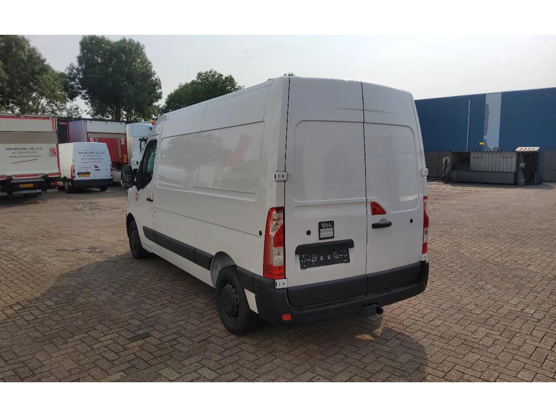 Foto 3 van Renault 150.35 EURO 6 GESLOTEN L2H2 WIT - MC 236915