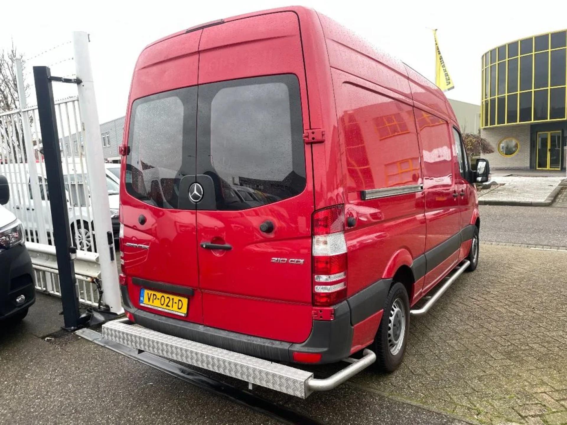 Foto 4 van Mercedes-Benz Sprinter 210CDI L2H2 270 Graden Deuren