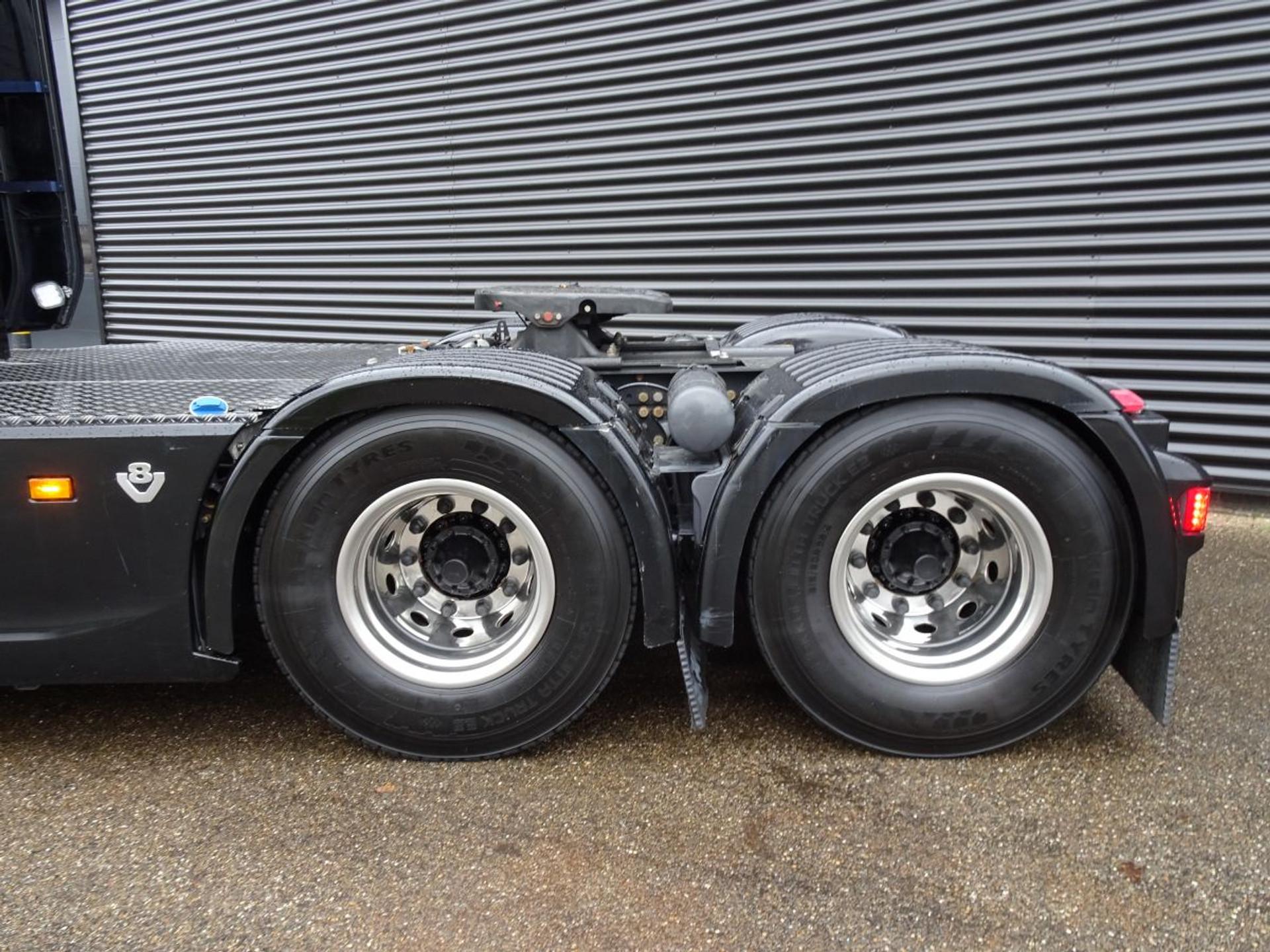 Foto 16 van Scania S650 6x4 / 78T / RETARDER / FULL AIR / HYDRAULICS