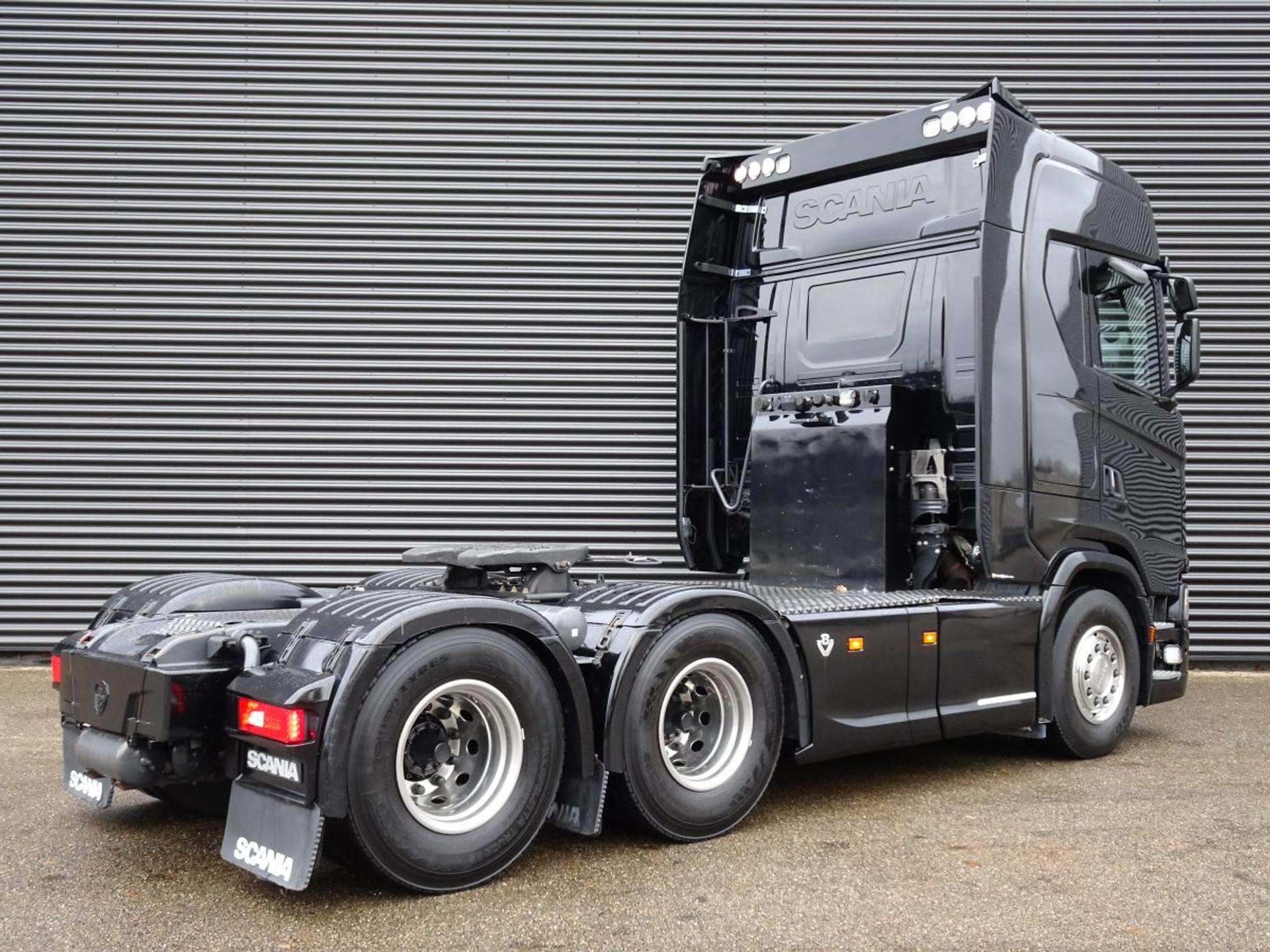 Foto 3 van Scania S650 6x4 / 78T / RETARDER / FULL AIR / HYDRAULICS