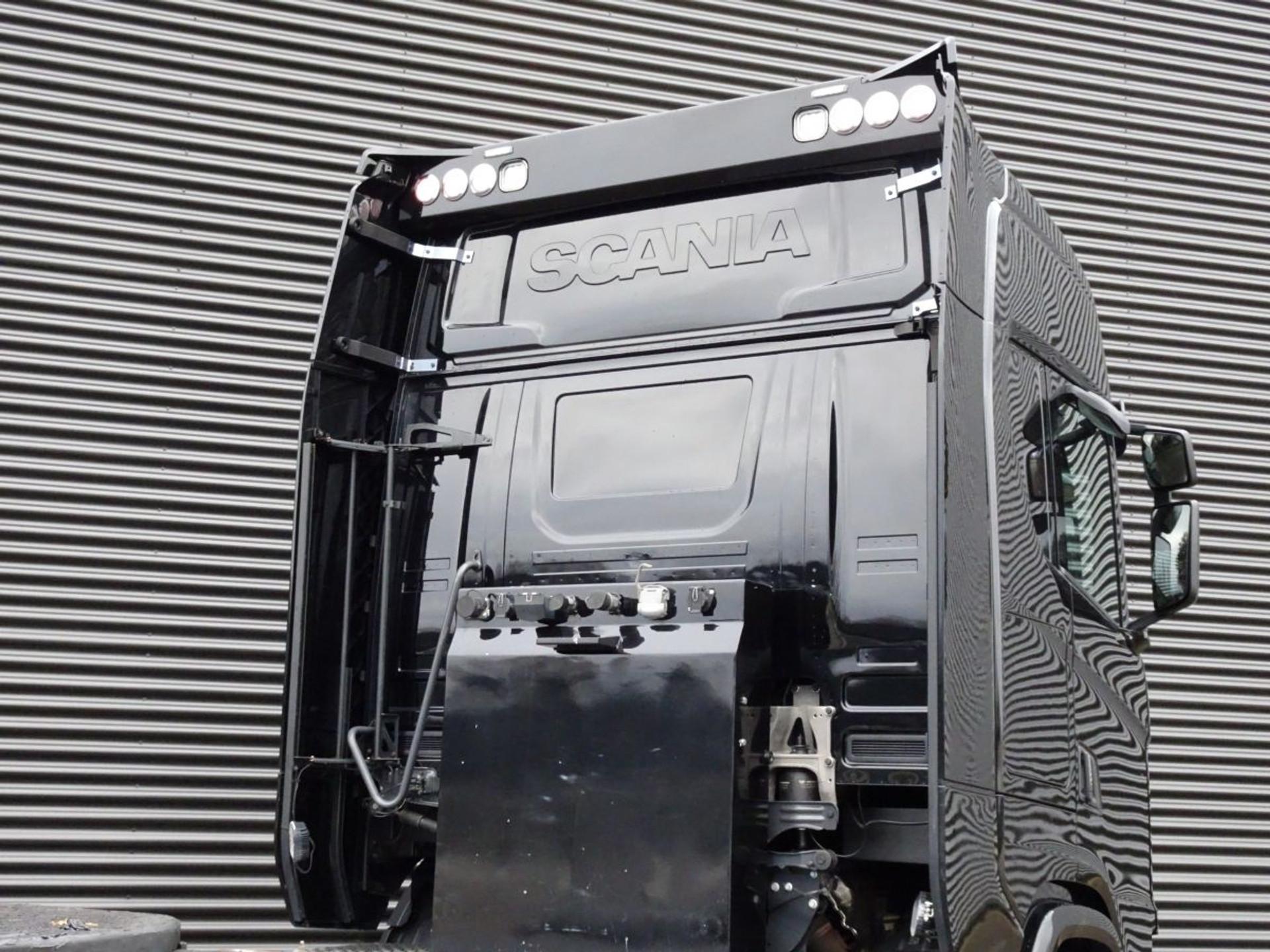 Foto 6 van Scania S650 6x4 / 78T / RETARDER / FULL AIR / HYDRAULICS