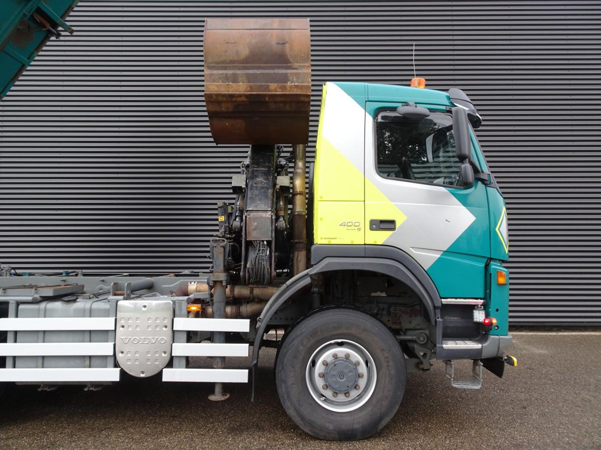 Foto 11 van Terberg FM1350 6X6 EURO 5 / Z KRAN + 2 SIDE TIPPER