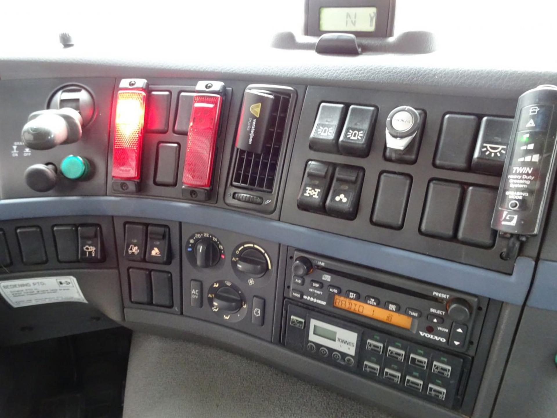 Foto 17 van Terberg FM1350 6X6 EURO 5 / Z KRAN + 2 SIDE TIPPER