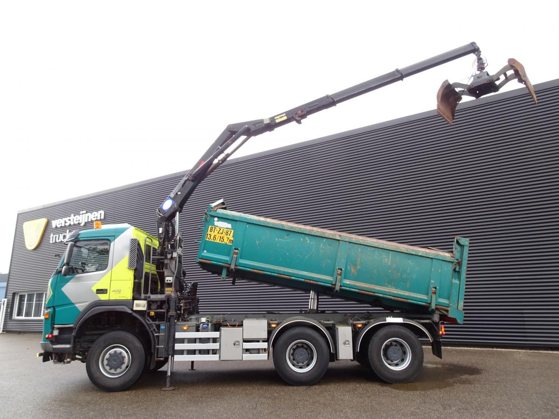 Foto 3 van Terberg FM1350 6X6 EURO 5 / Z KRAN + 2 SIDE TIPPER