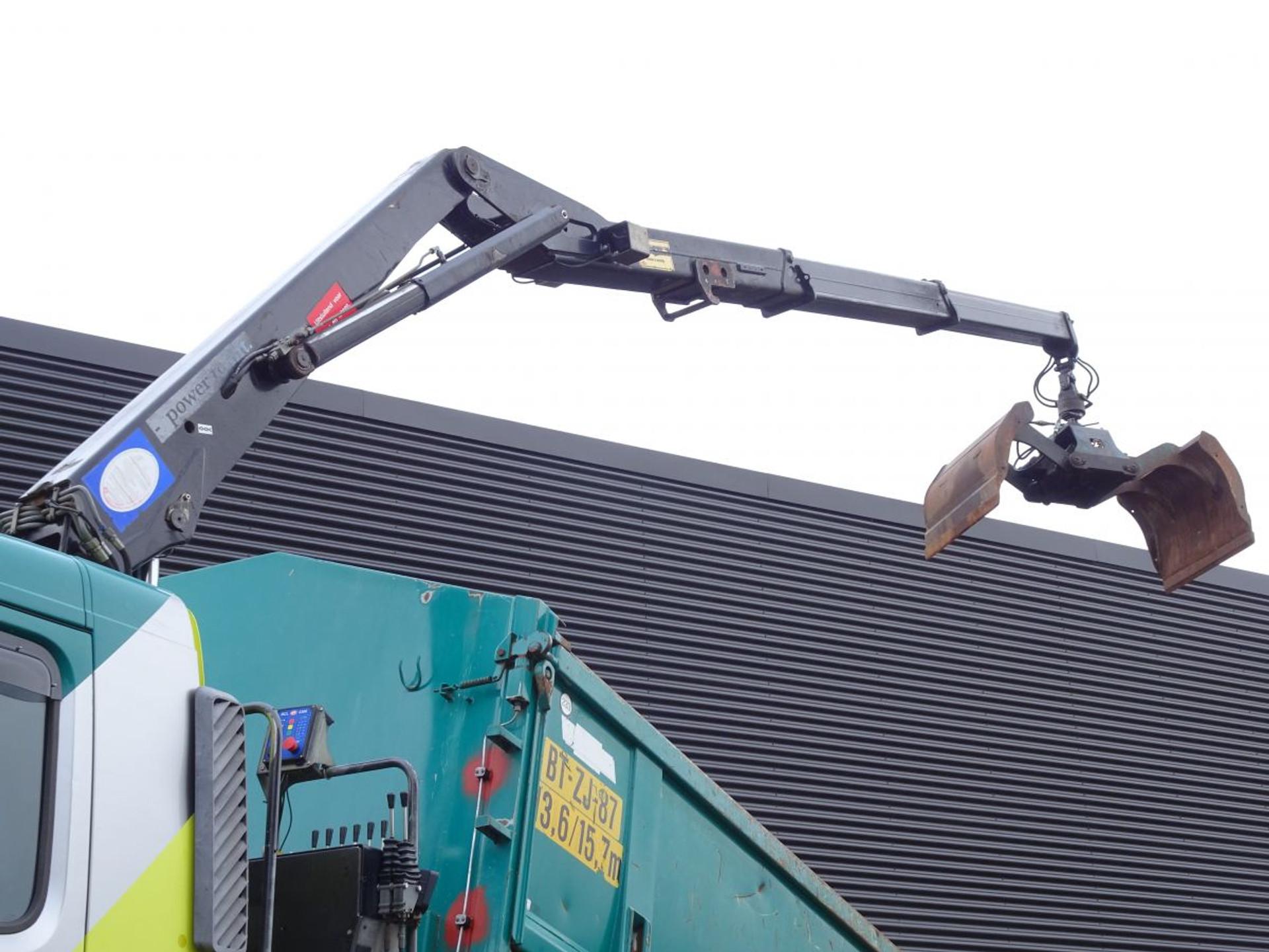 Foto 5 van Terberg FM1350 6X6 EURO 5 / Z KRAN + 2 SIDE TIPPER