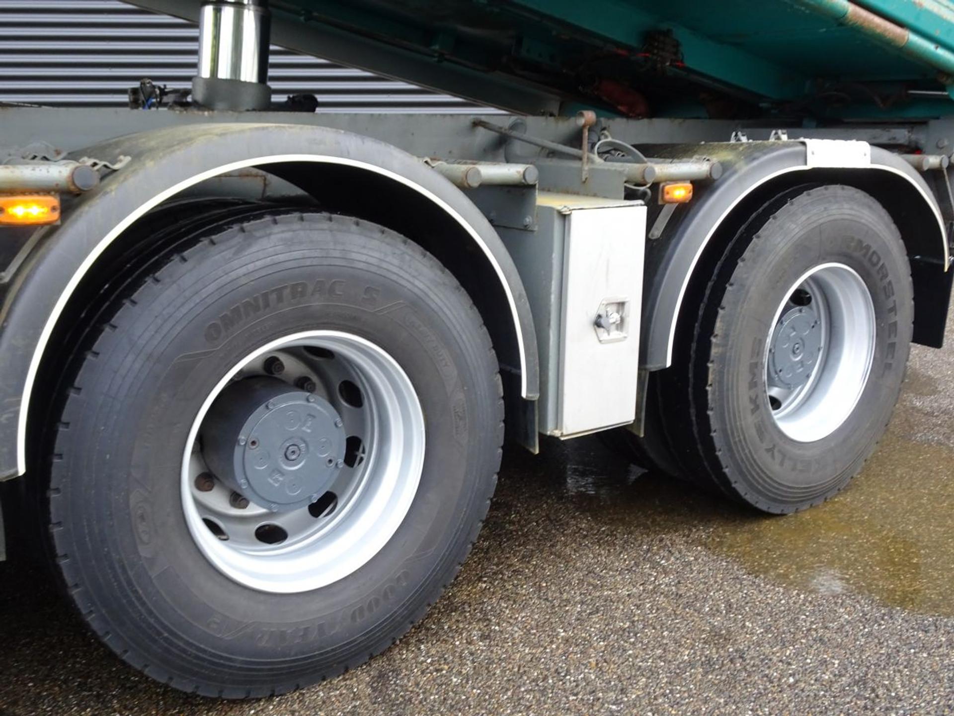Foto 8 van Terberg FM1350 6X6 EURO 5 / Z KRAN + 2 SIDE TIPPER