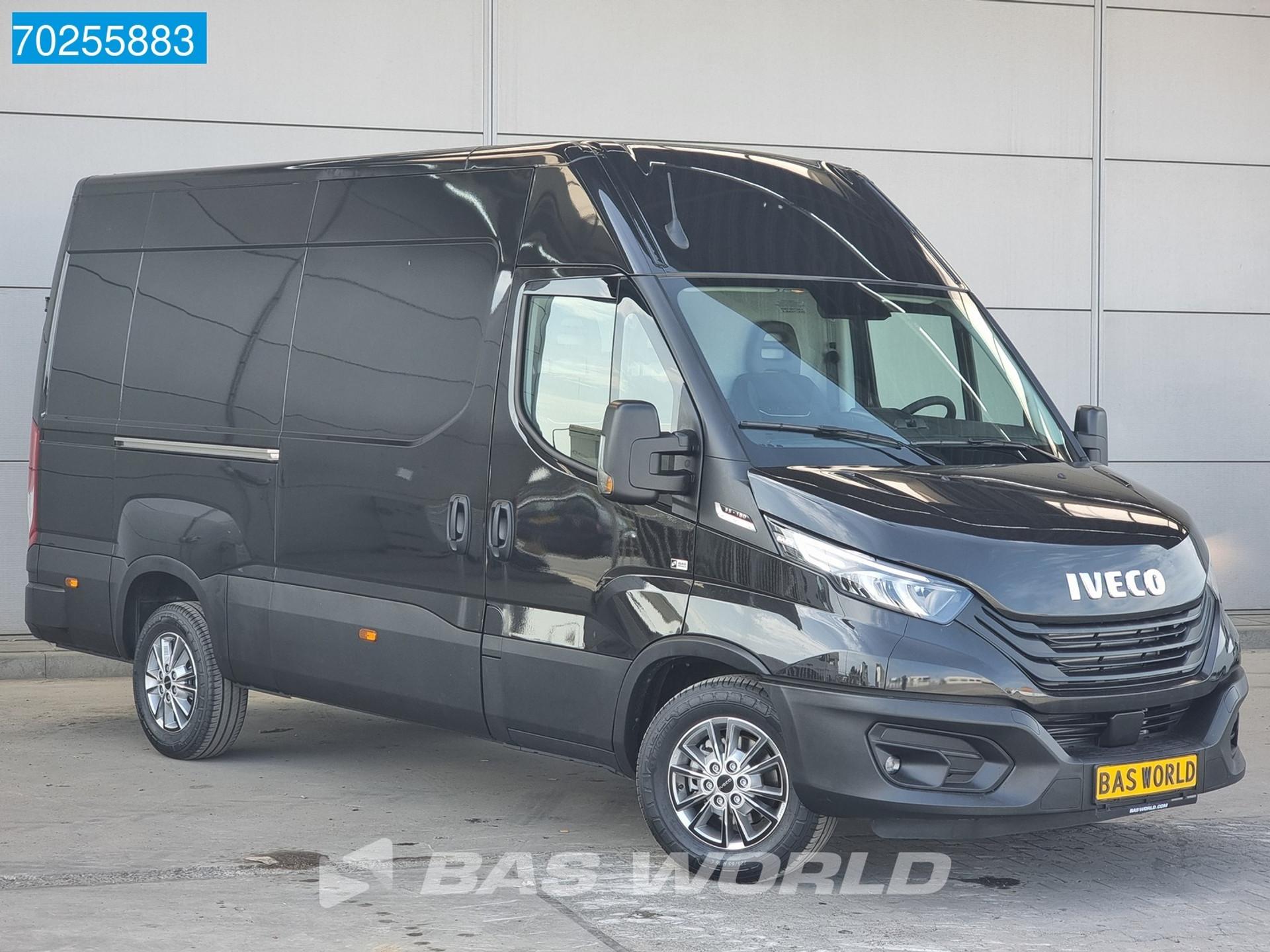 Foto 3 van Iveco 35S18 3.0L Automaat L2H2 LED ACC Navi Camera LM Velgen 12m3 Airco