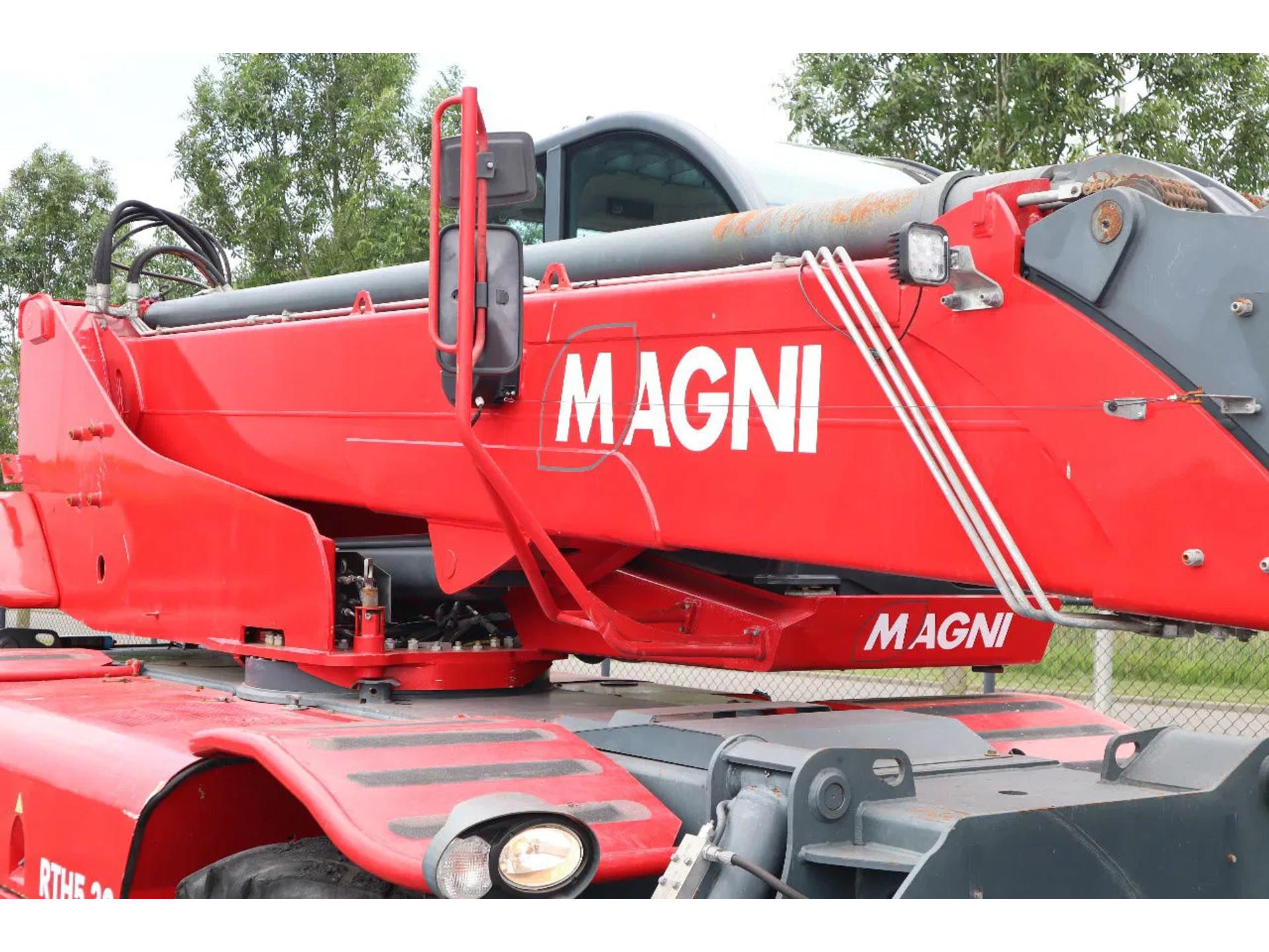 Foto 10 van Magni RTH 5.30 S | REMOTE CONTROL | HYDRAULIC FORKS