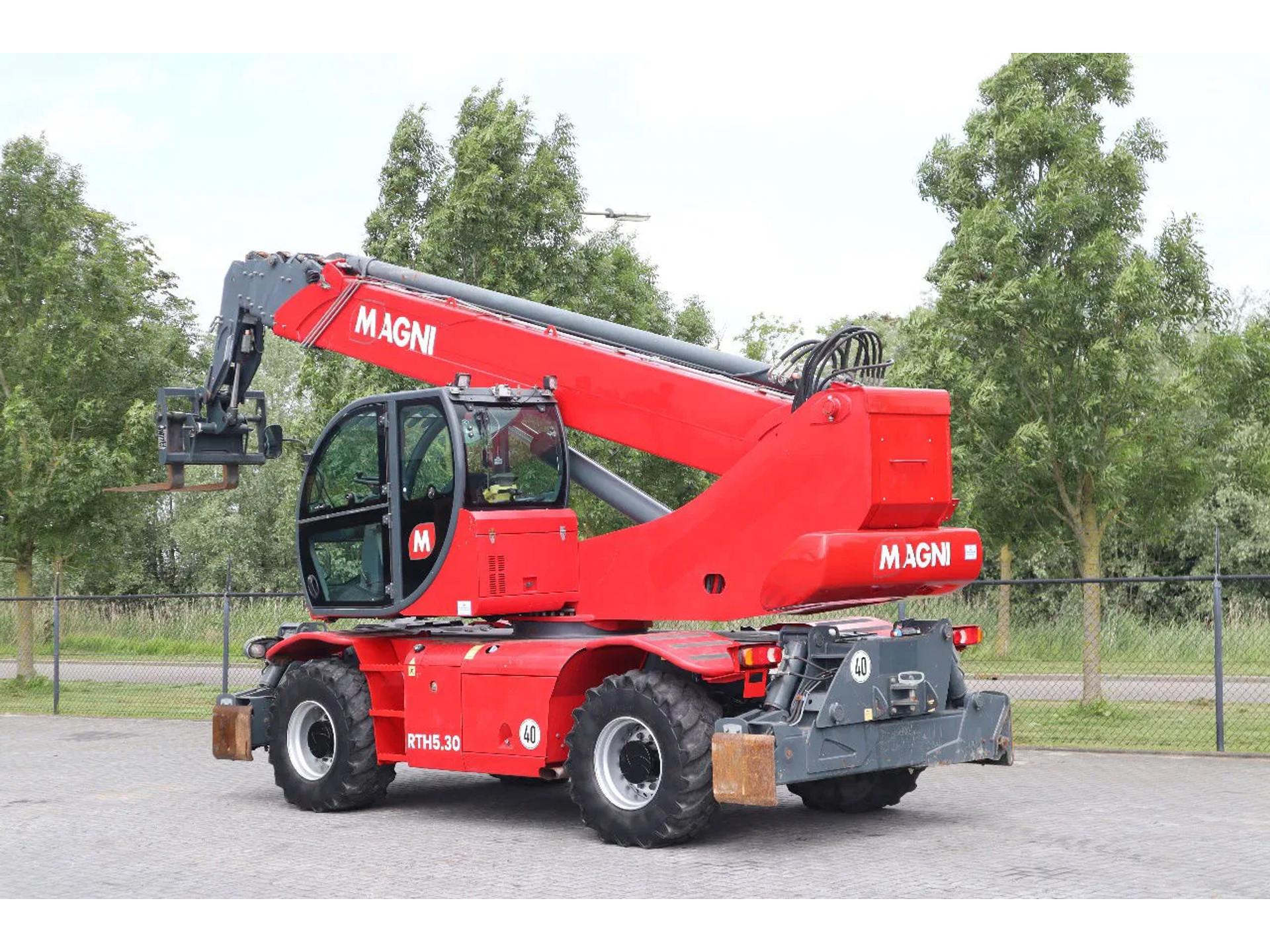 Foto 3 van Magni RTH 5.30 S | REMOTE CONTROL | HYDRAULIC FORKS