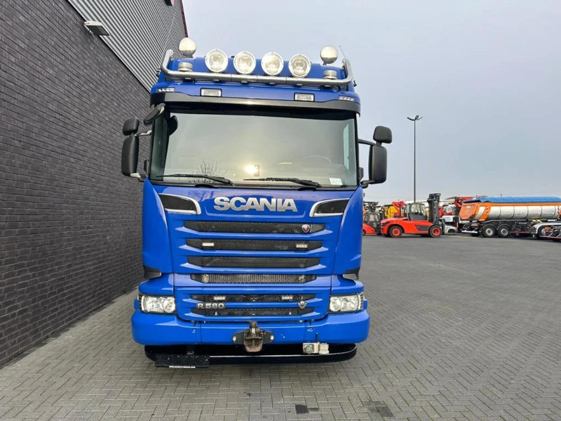 Foto 18 van Scania R580 V8 8X4 TREKKER-BAKWAGEN COMBI + HMF 4020-K5 KRAAN/KRAN/CRANE/GRUA