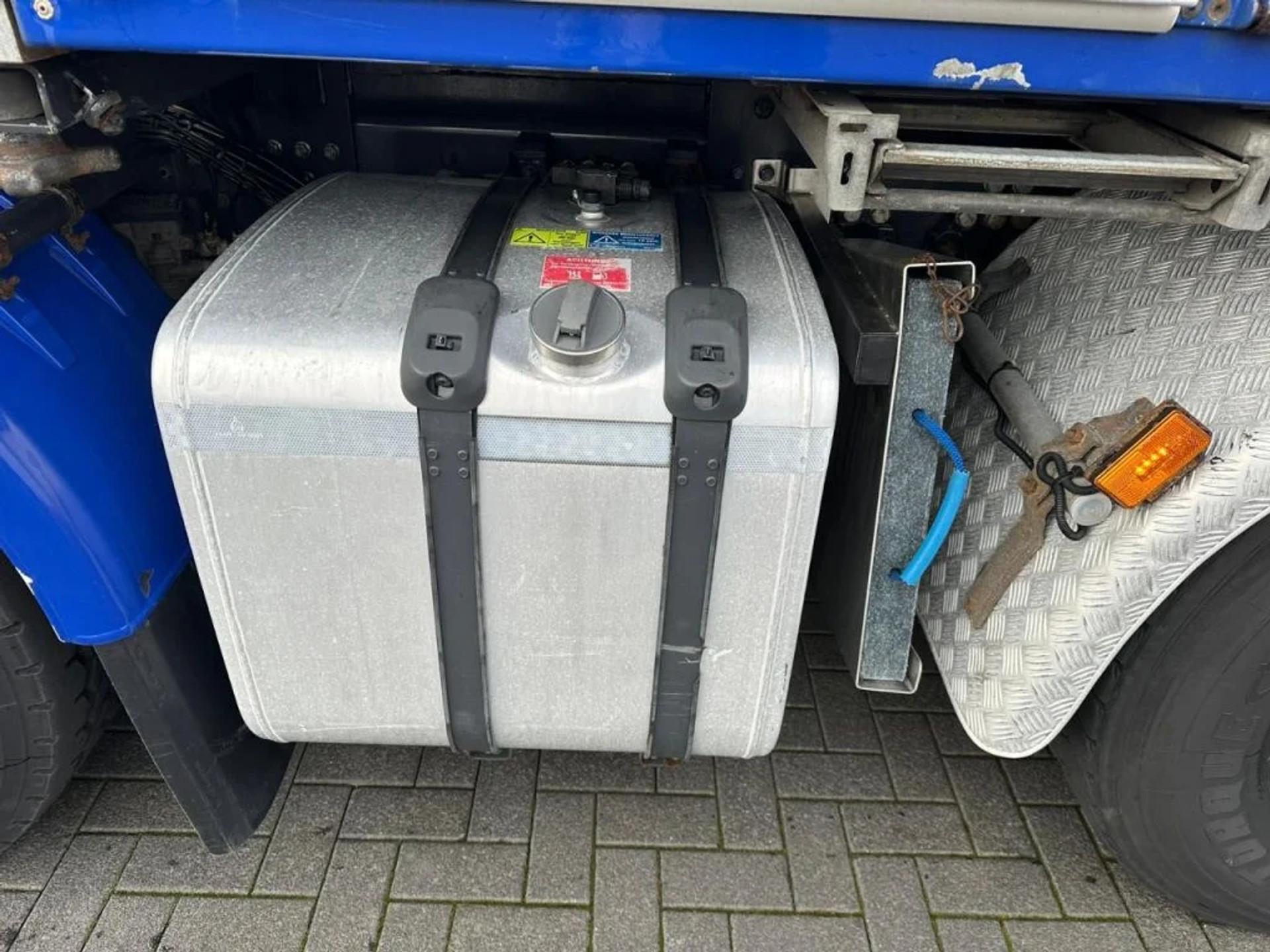 Foto 28 van Scania R580 V8 8X4 TREKKER-BAKWAGEN COMBI + HMF 4020-K5 KRAAN/KRAN/CRANE/GRUA