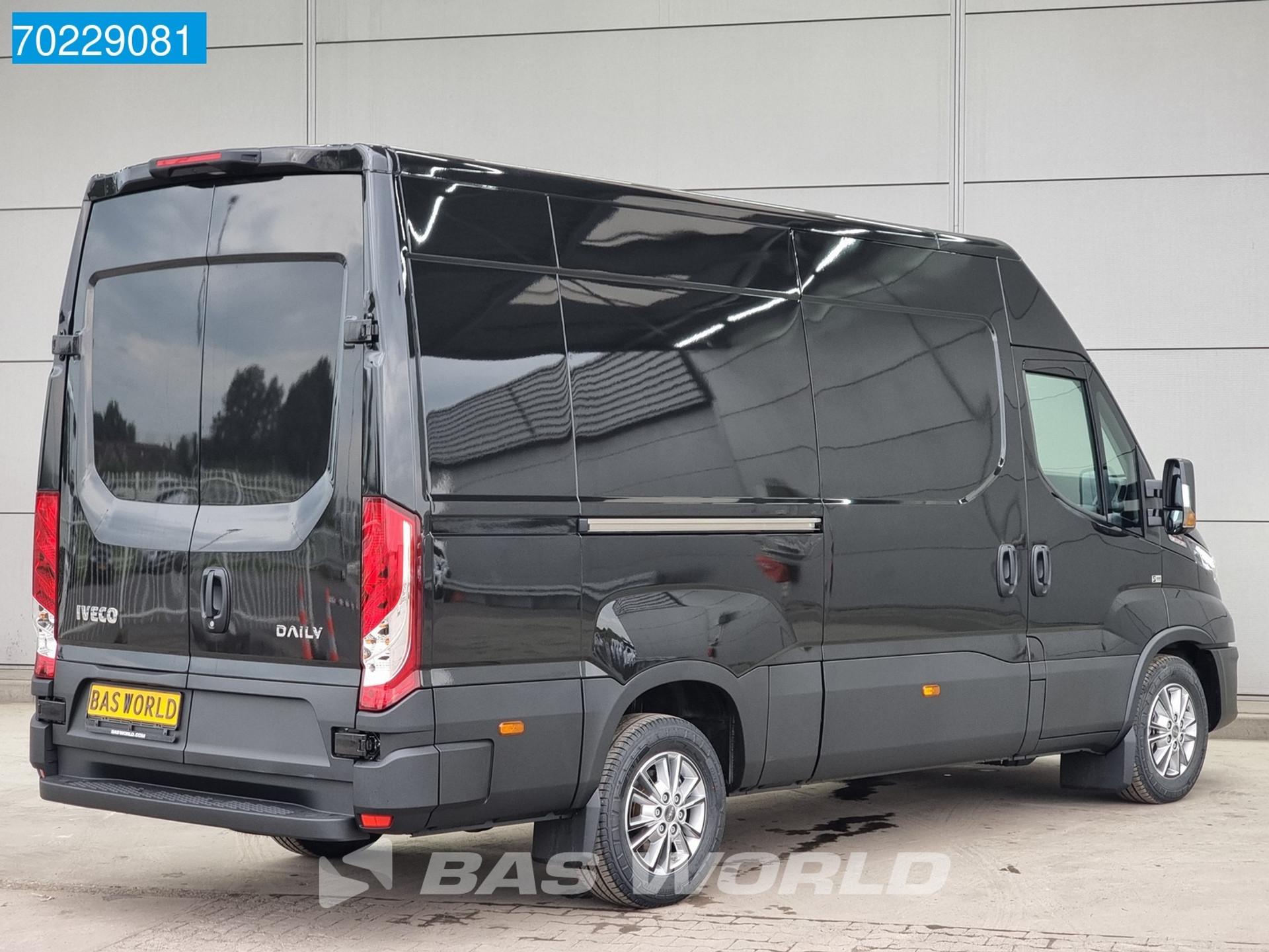 Foto 5 van Iveco 35S18 3.0L Automaat L2H2 LED ACC Navi Camera LM Velgen 12m3 Airco