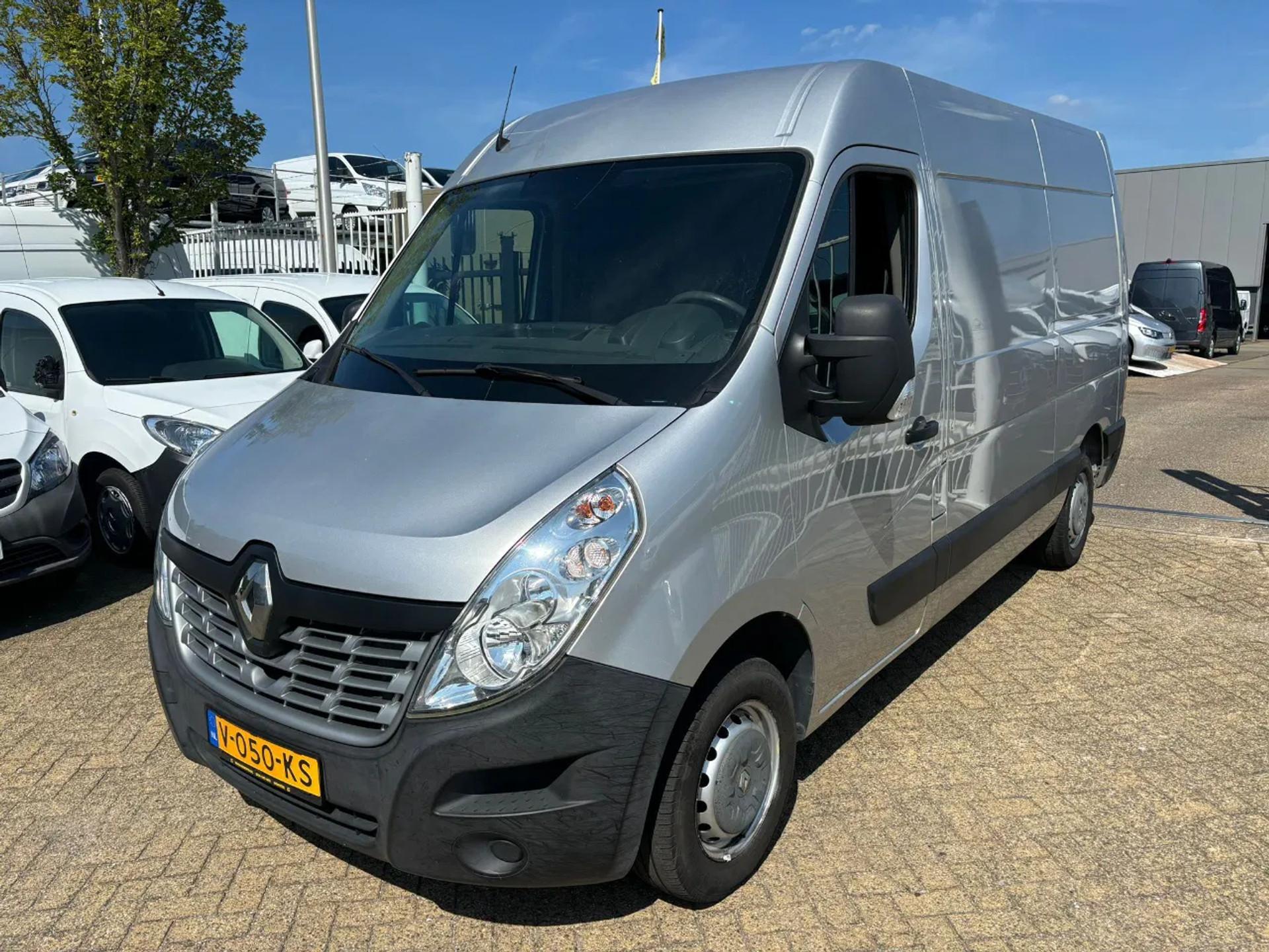 Foto 2 van Renault 2.3DCI L2H2 Airco Navi Cruisecontrol Trekhaak EURO 6