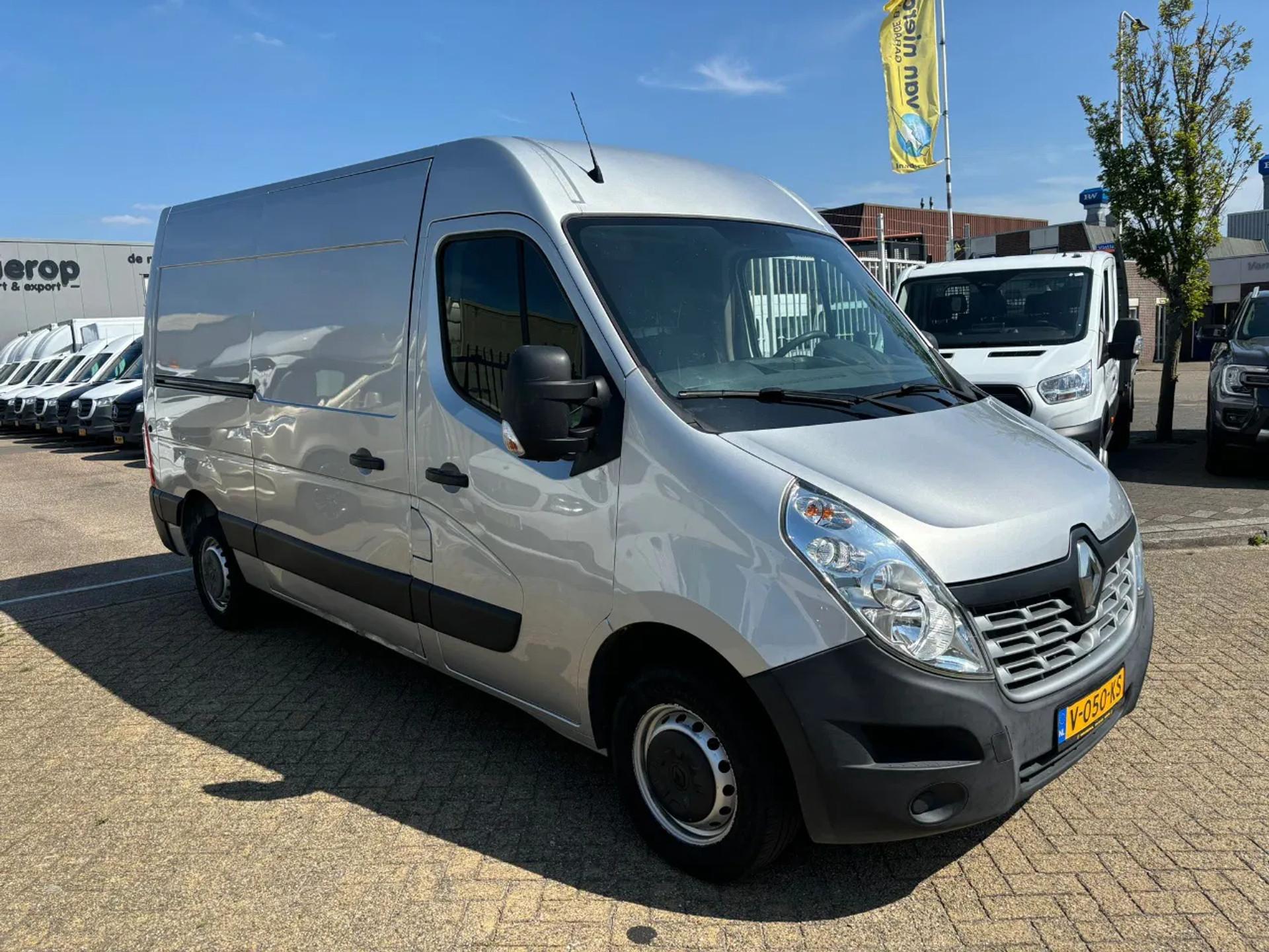 Foto 3 van Renault 2.3DCI L2H2 Airco Navi Cruisecontrol Trekhaak EURO 6