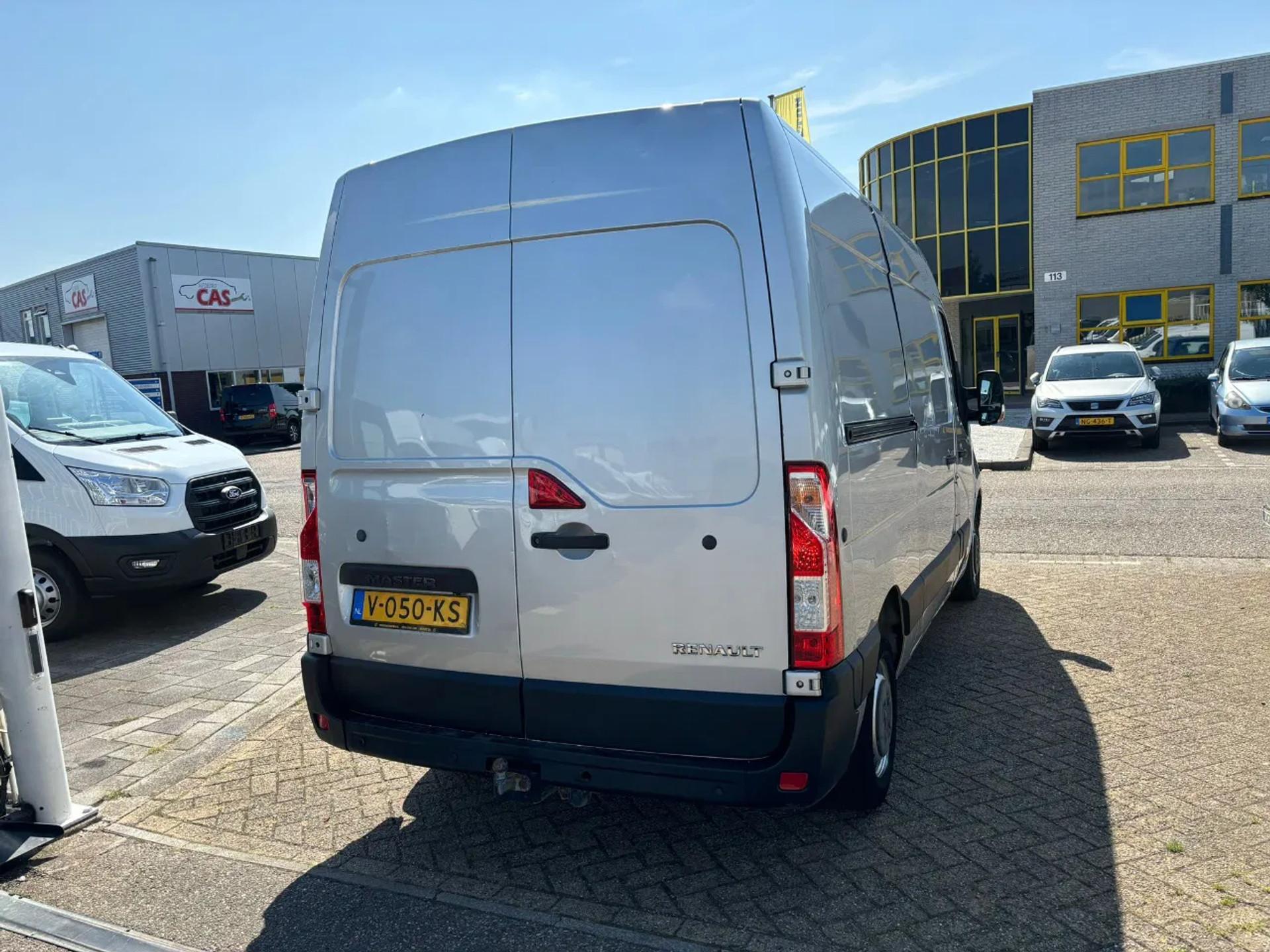 Foto 4 van Renault 2.3DCI L2H2 Airco Navi Cruisecontrol Trekhaak EURO 6