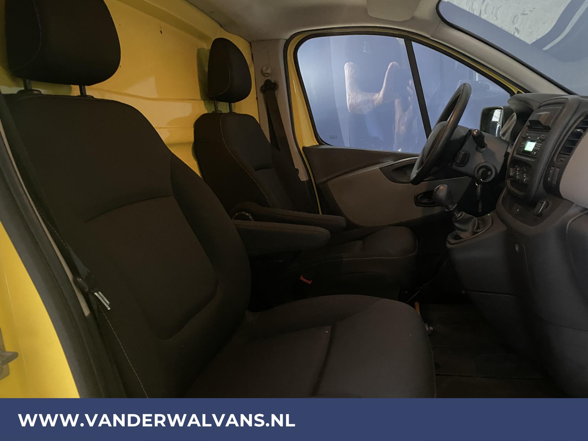 Foto 14 van Renault Trafic 1.6 dCi 120pk L2H1 ** Airco | Imperiaal | Trekhaak | Cruise