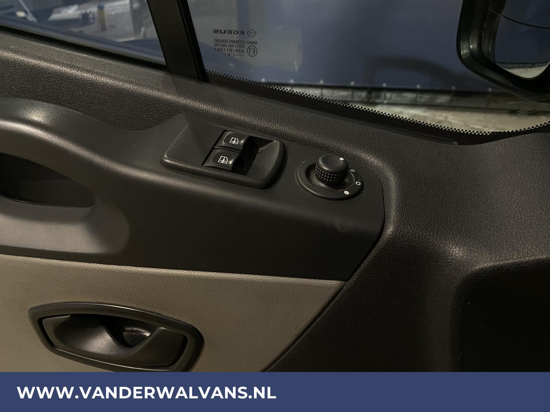 Foto 15 van Renault Trafic 1.6 dCi 120pk L2H1 Airco | Imperiaal | Trekhaak | Cruise