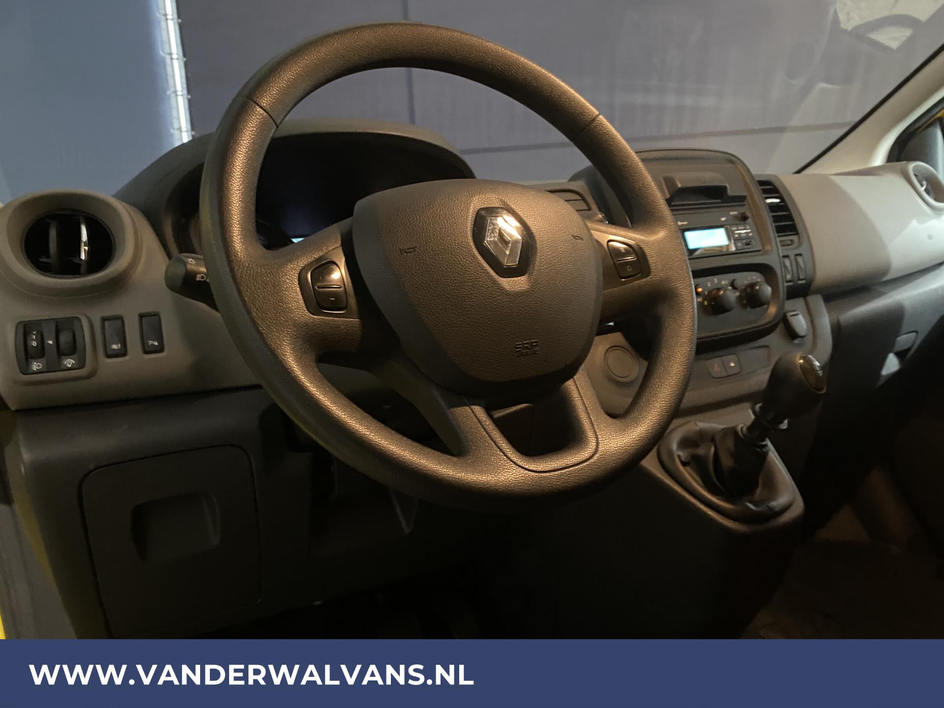 Foto 5 van Renault Trafic 1.6 dCi 120pk L2H1 ** Airco | Imperiaal | Trekhaak | Cruise