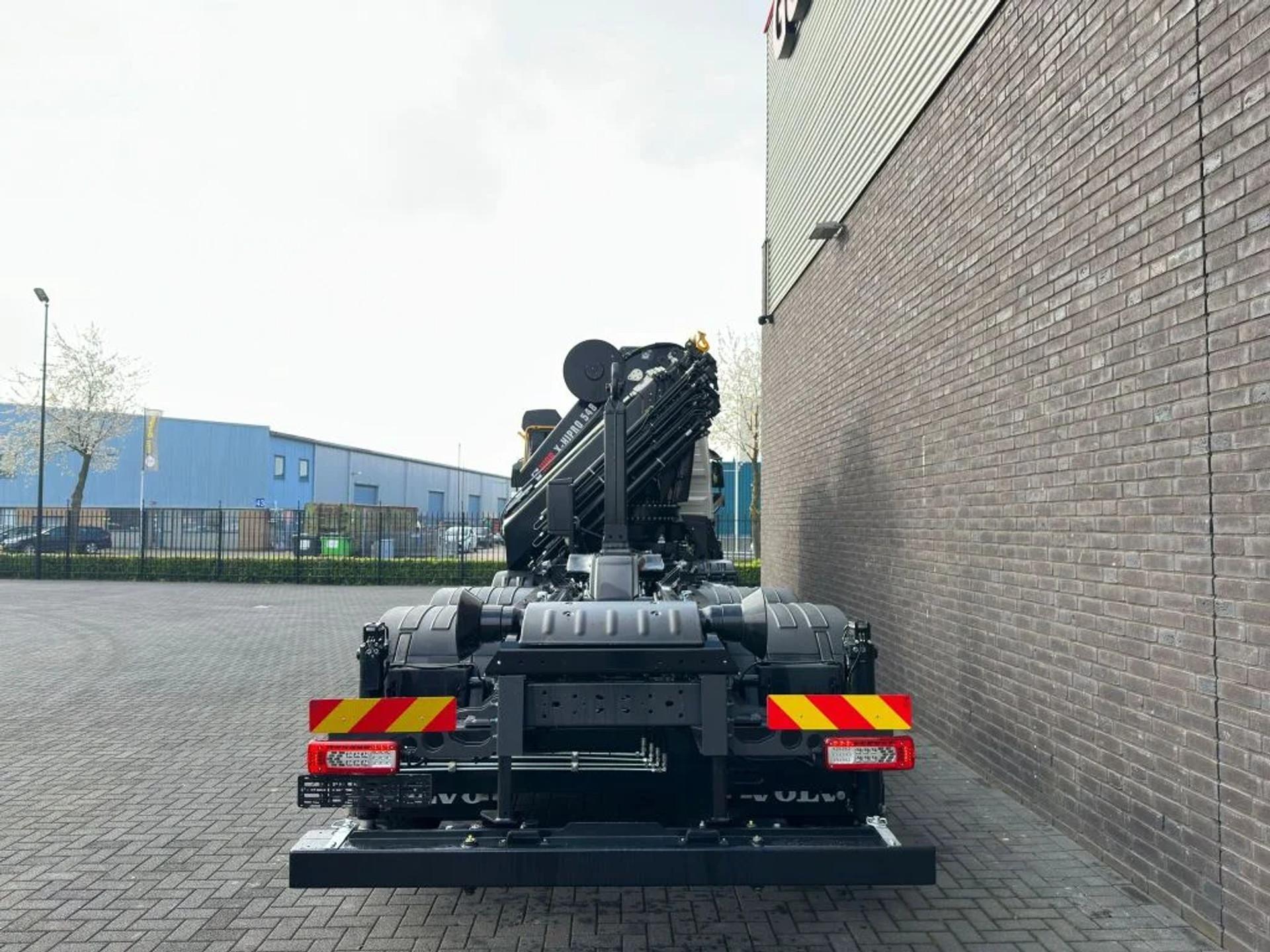 Foto 16 van Volvo FMX 500 8X4 HIAB HAAKARM + HIAB 548 E-8 KRAAN/KRAN/CRANE/GRUA