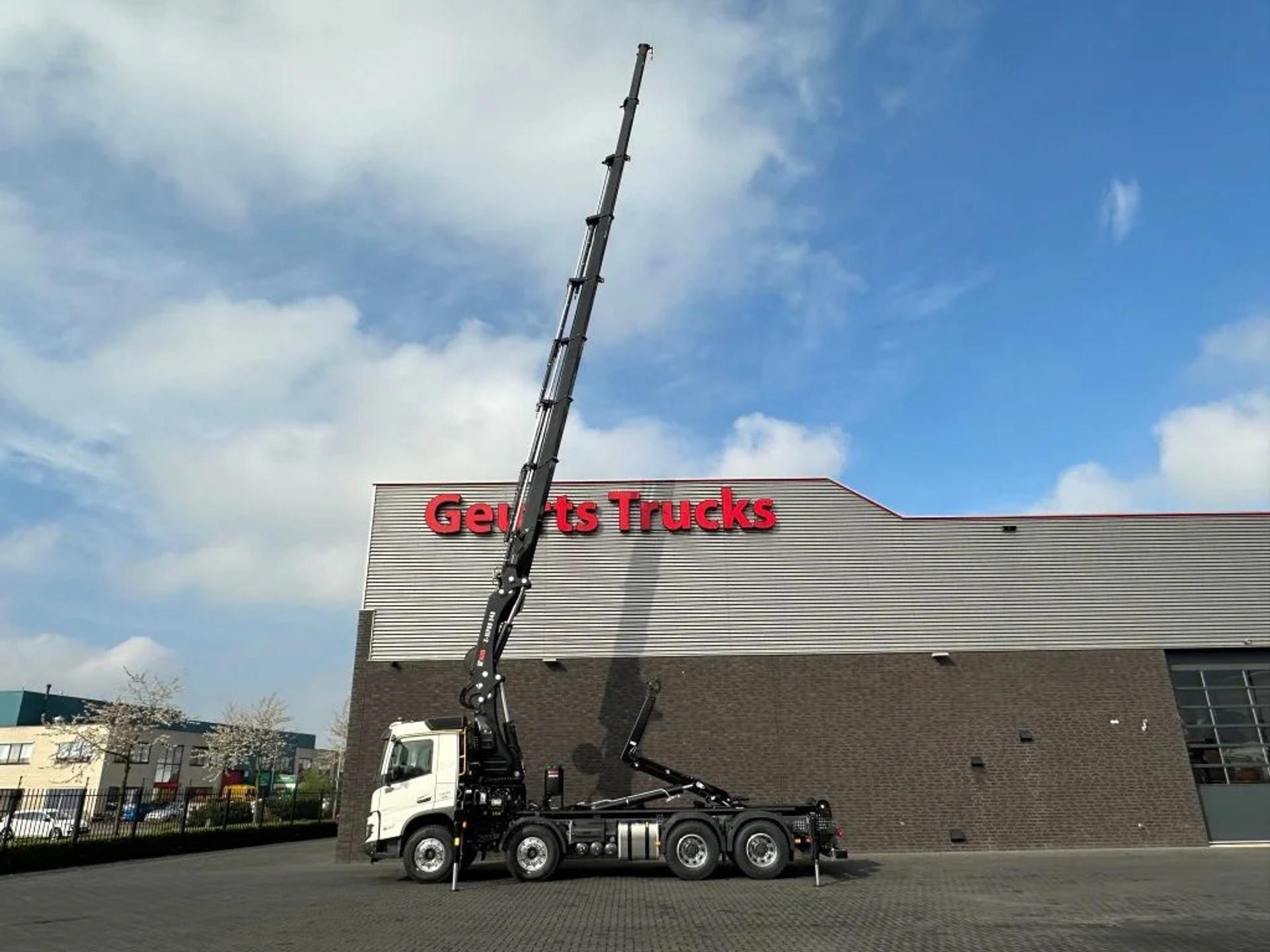 Foto 6 van Volvo FMX 500 8X4 HIAB HAAKARM + HIAB 548 E-8 KRAAN/KRAN/CRANE/GRUA
