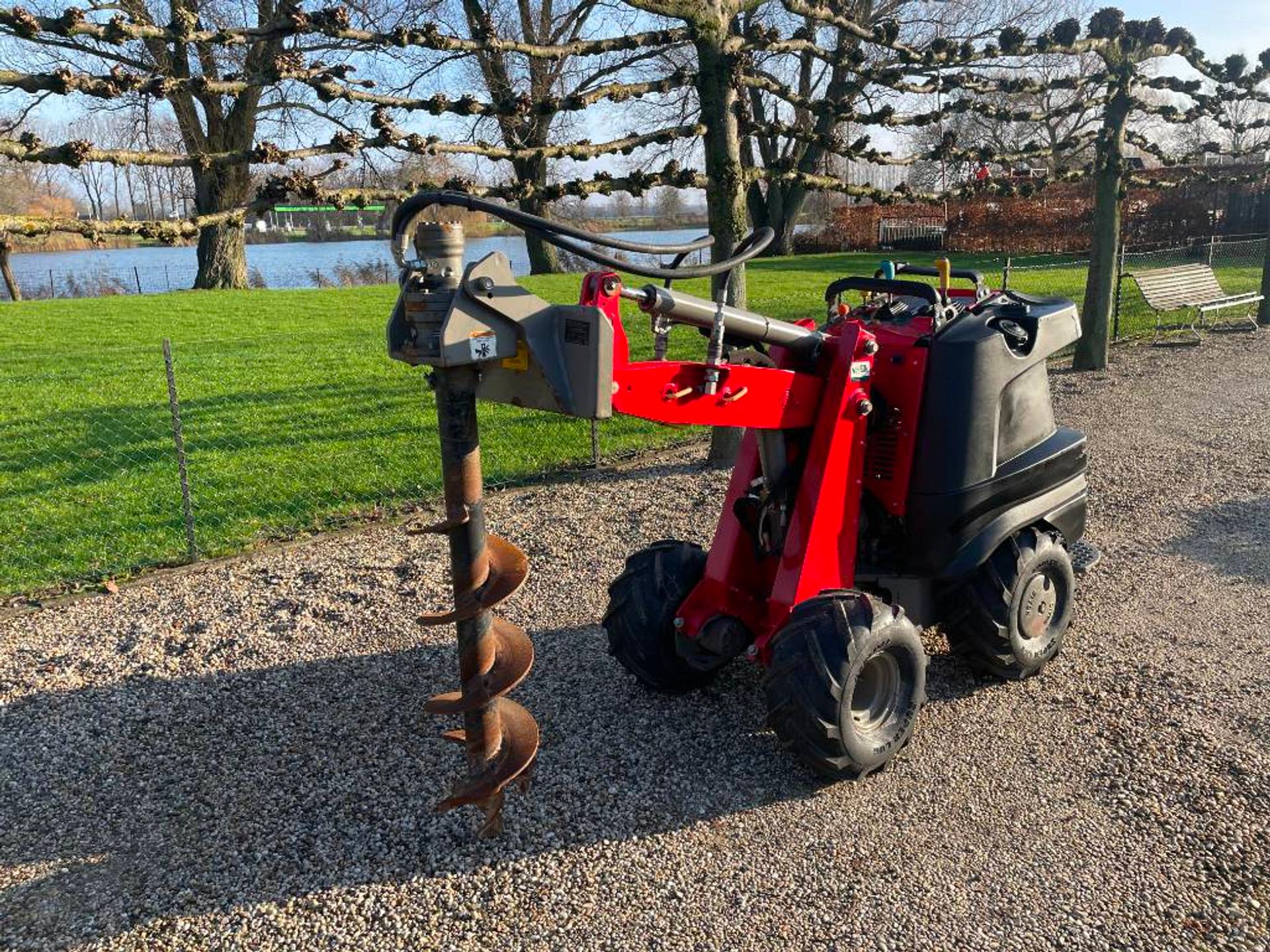 Foto 10 van Ditch Witch R300  Minishovel / Mini Shovel