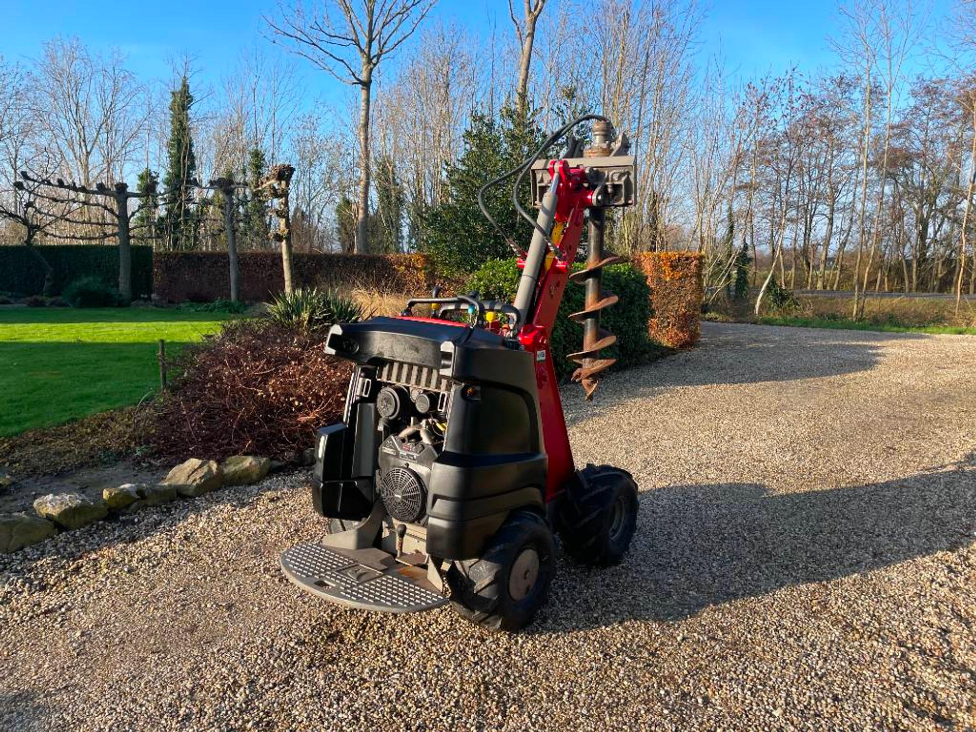 Foto 13 van Ditch Witch R300  Minishovel / Mini Shovel