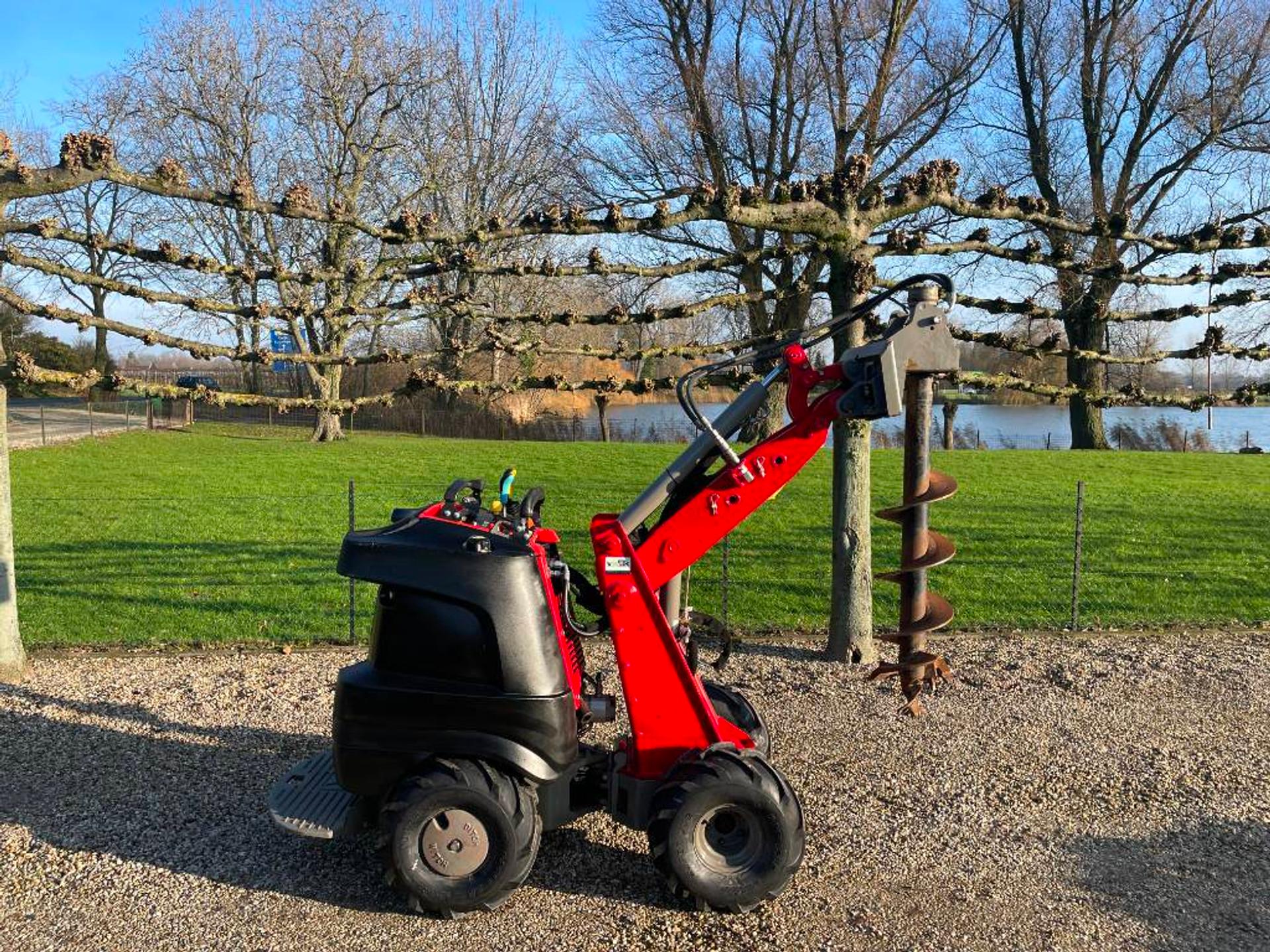 Foto 14 van Ditch Witch R300  Minishovel / Mini Shovel