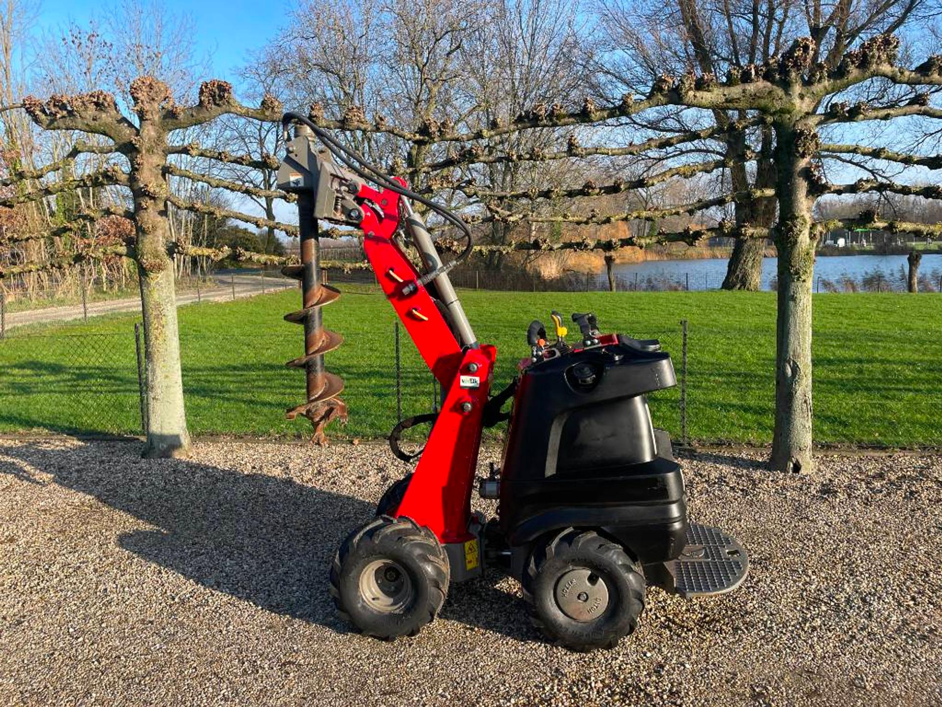 Foto 6 van Ditch Witch R300  Minishovel / Mini Shovel
