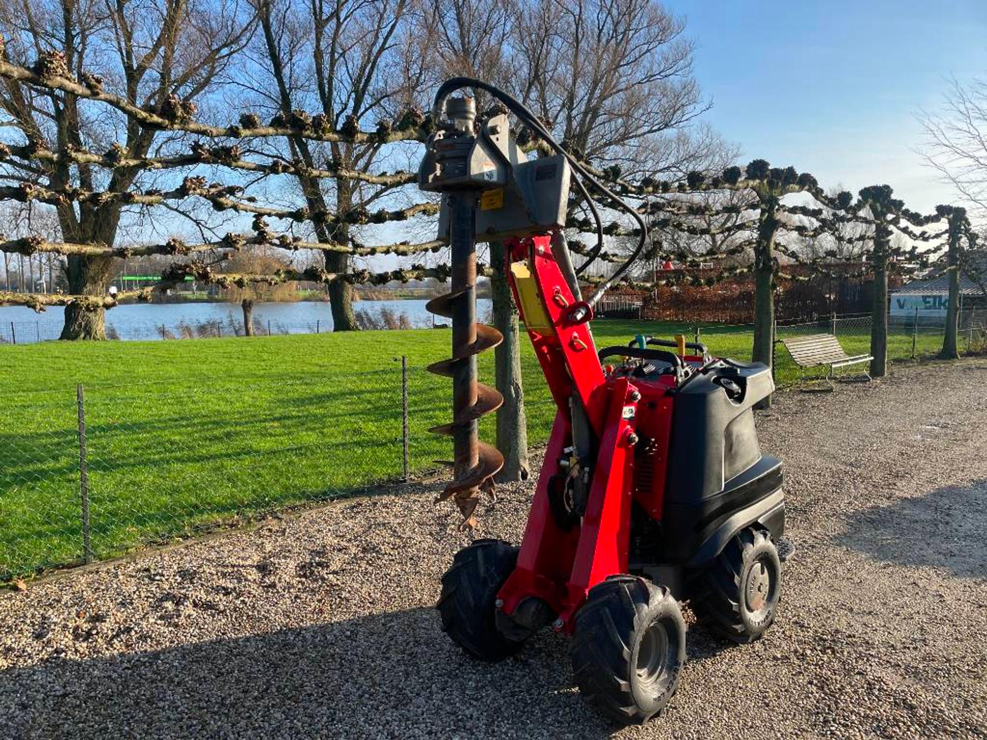 Foto 7 van Ditch Witch R300  Minishovel / Mini Shovel