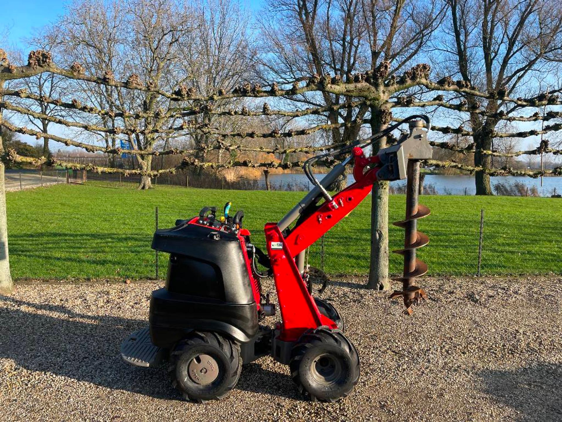 Foto 9 van Ditch Witch R300  Minishovel / Mini Shovel