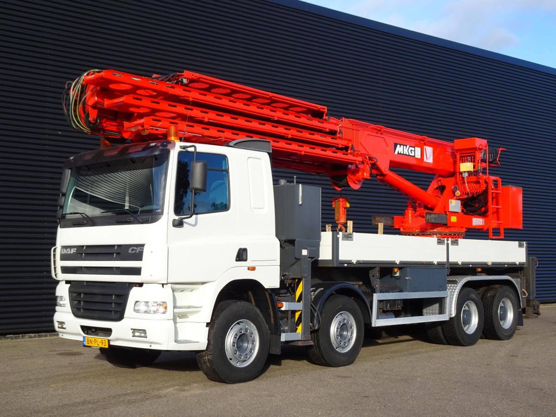 Foto 14 van DAF CF 85.380 8x4 / MKG - DACH - ROOF / MONTAGE CRANE / KRAN