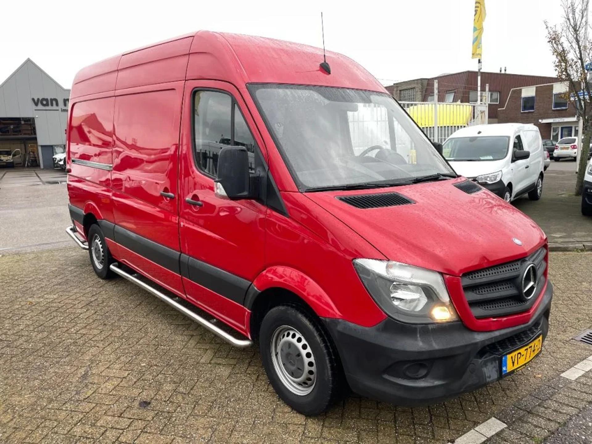 Foto 3 van Mercedes-Benz Sprinter 210CDI L2H2 270 Graden Deuren