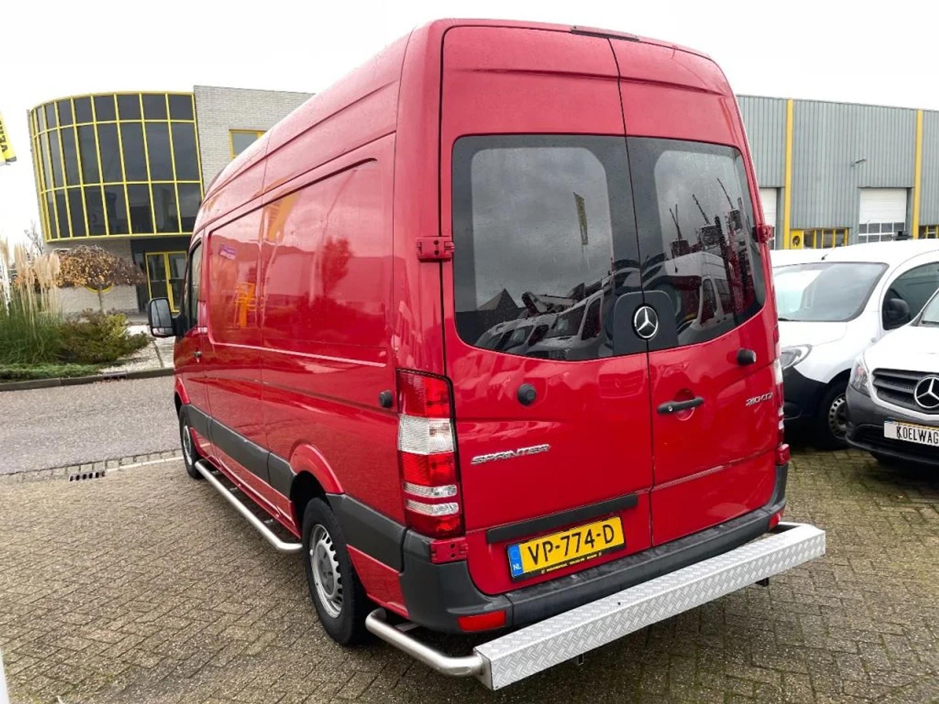 Foto 5 van Mercedes-Benz Sprinter 210CDI L2H2 270 Graden Deuren