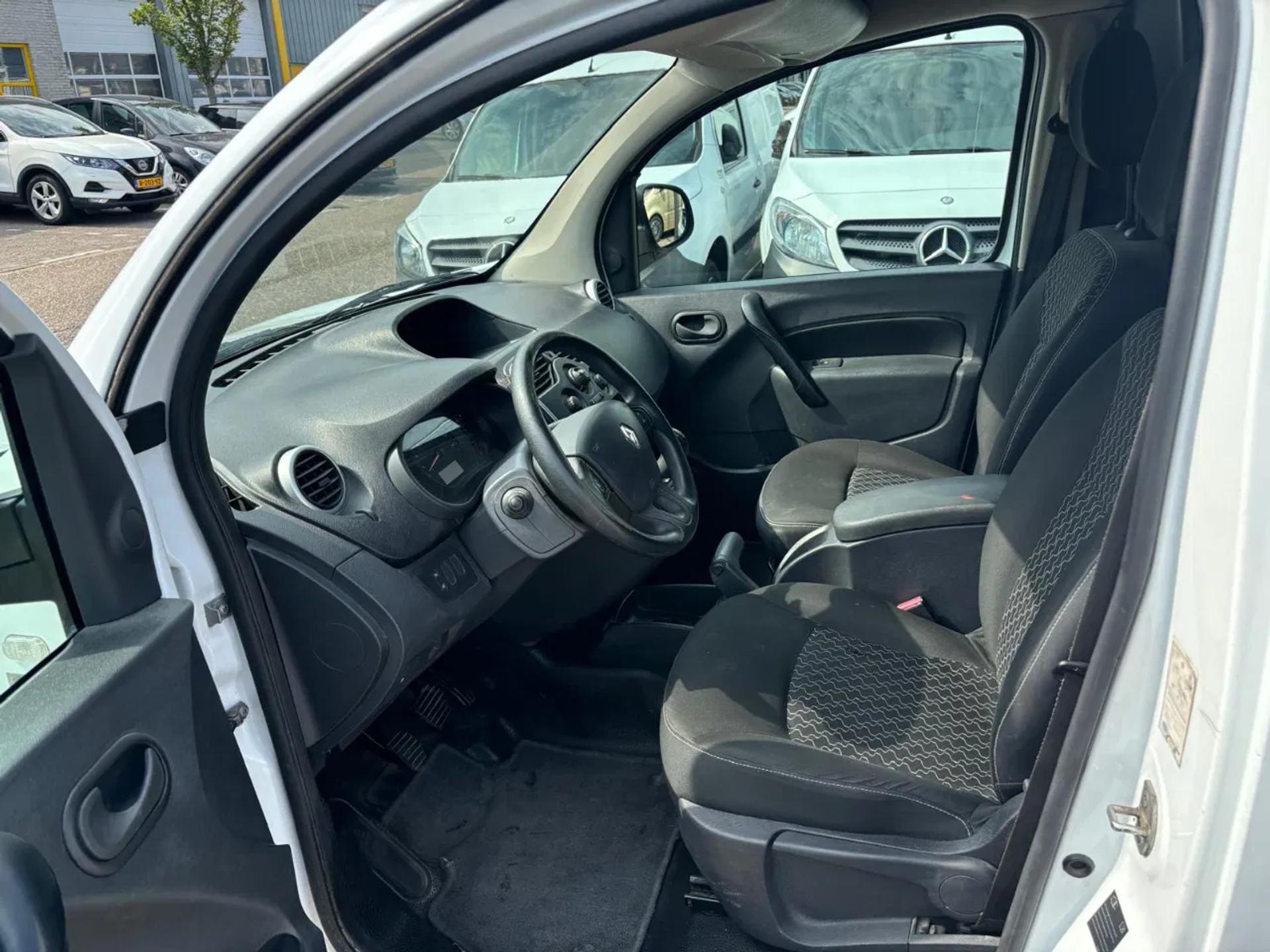 Foto 4 van Renault 1.5DCI Airco Cruisecontrol 1e Eigenaar 56.000KM