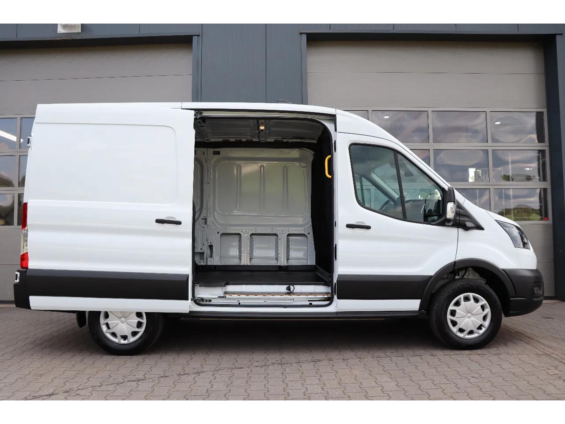 Foto 14 van Ford 68KWH L2H2 l 100% ELEKTRISCH l NAVI l 360 CAMERA l ACC l CLIMATE CONTROL