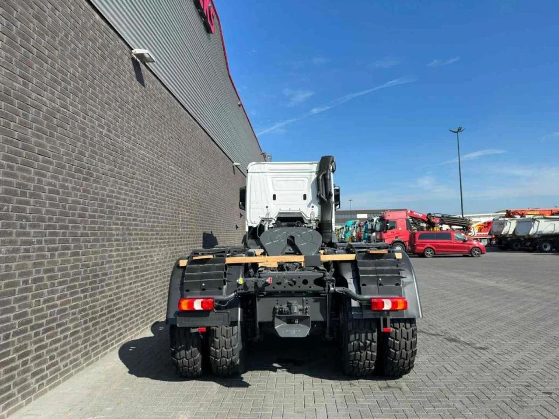 Foto 11 van Mercedes-Benz Arocs 4052 AS 6X6 HEAVY DUTY PRIME MOVERS NEW 2 UNITS IN STOCK !!!!