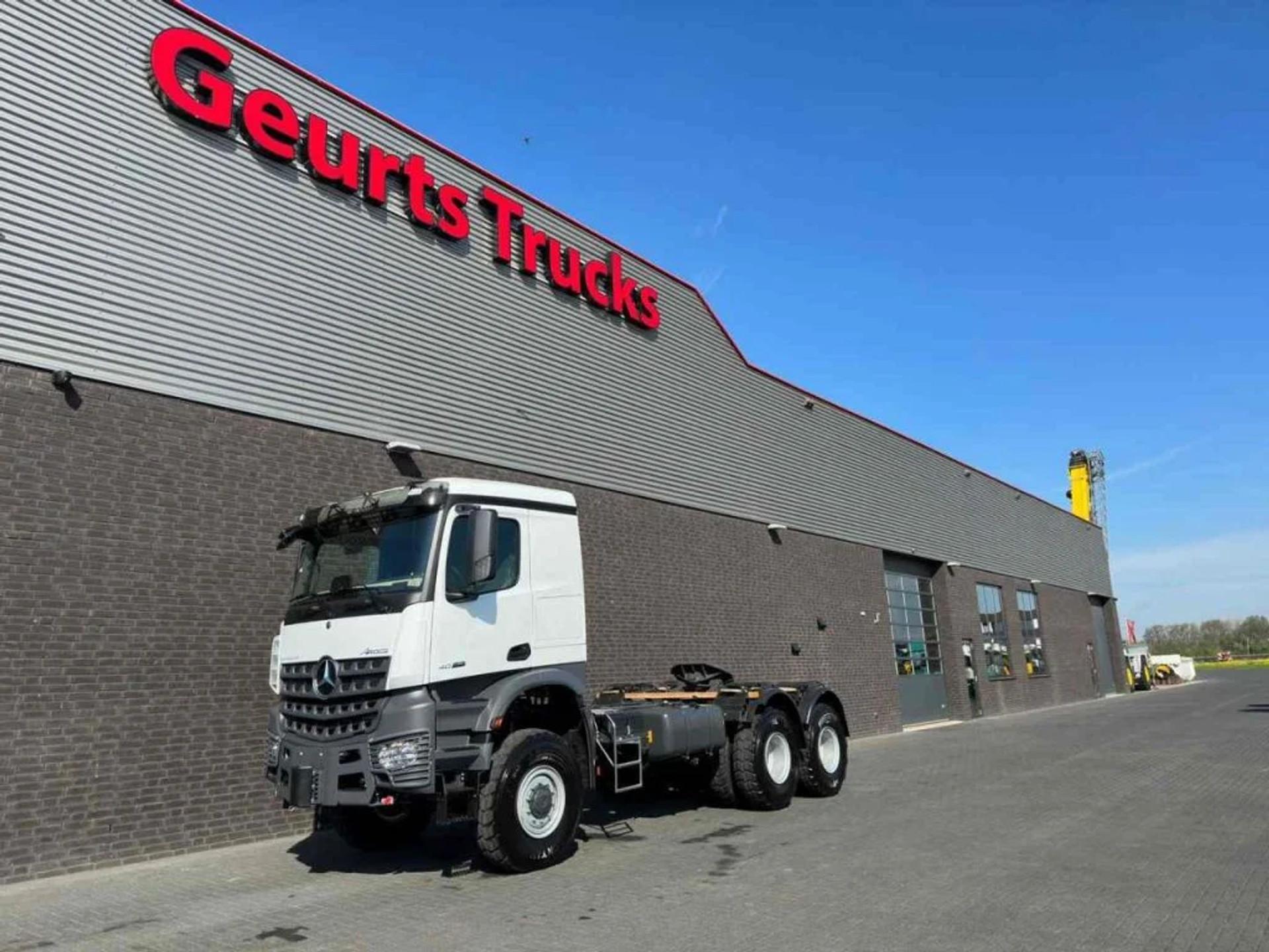Foto 2 van Mercedes-Benz Arocs 4052 AS 6X6 HEAVY DUTY PRIME MOVERS NEW 2 UNITS IN STOCK !!!!