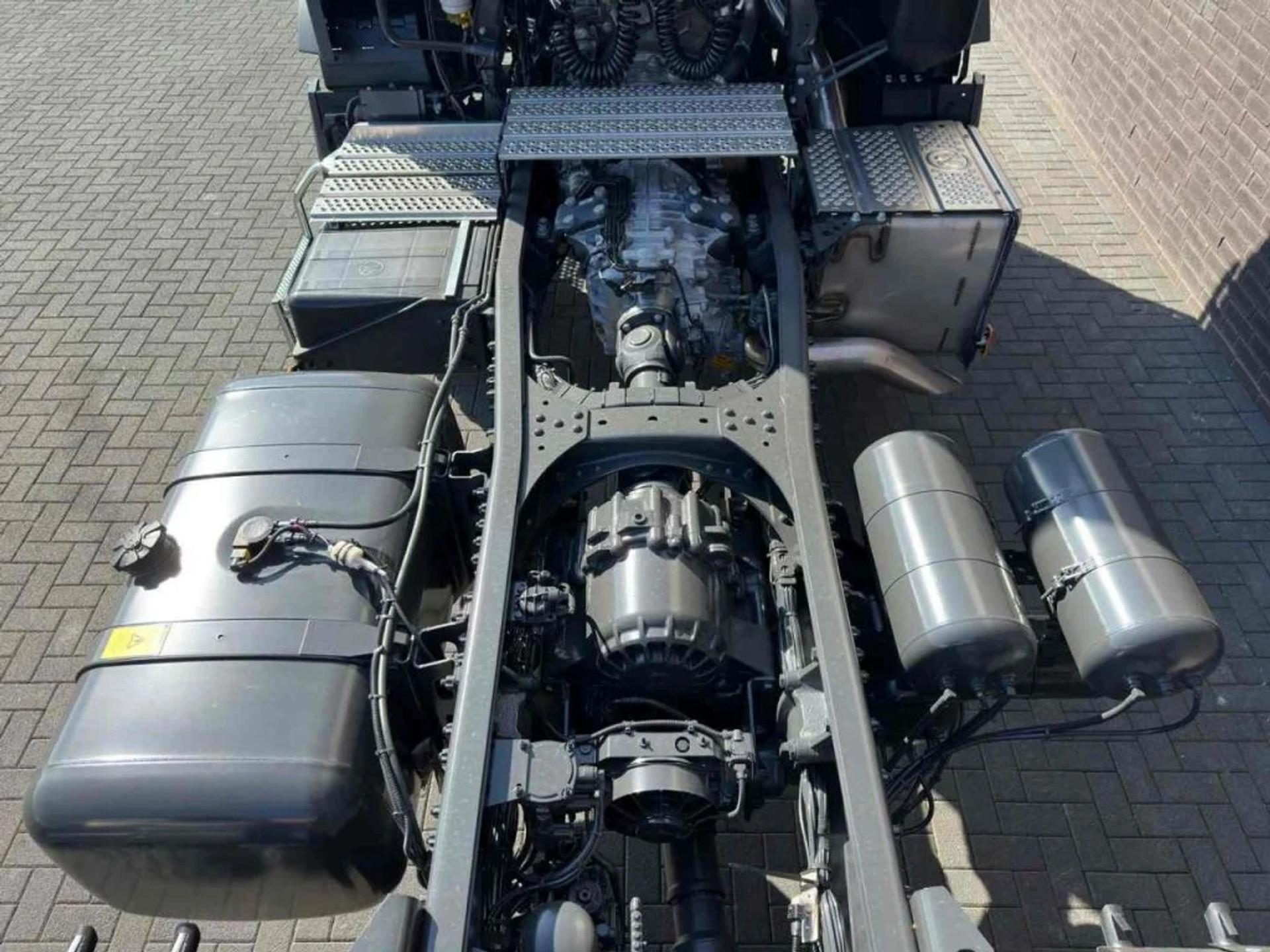 Foto 20 van Mercedes-Benz Arocs 4052 AS 6X6 HEAVY DUTY PRIME MOVERS NEW 2 UNITS IN STOCK !!!!