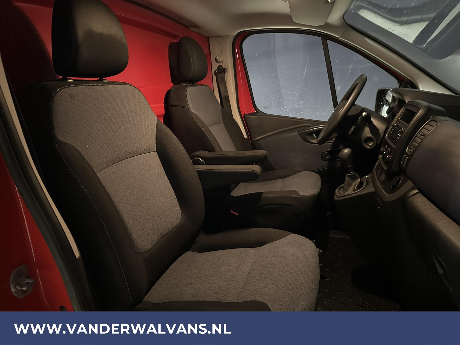 Foto 14 van Opel Vivaro 1.6 CDTI L1H1 Euro6 Airco | Imperiaal | Trekhaak | Cruisecontrol