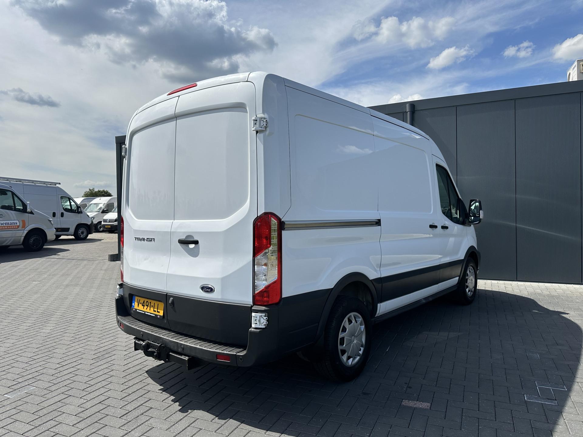 Foto 5 van Ford 350 2.0 TDCI 131 PK E6 / L2H2 / 2x SCHUIFDEUR / AIRCO / CRUISE / NAVI / CAMERA / INRICHTING/ 2750 KG TREKHAAK