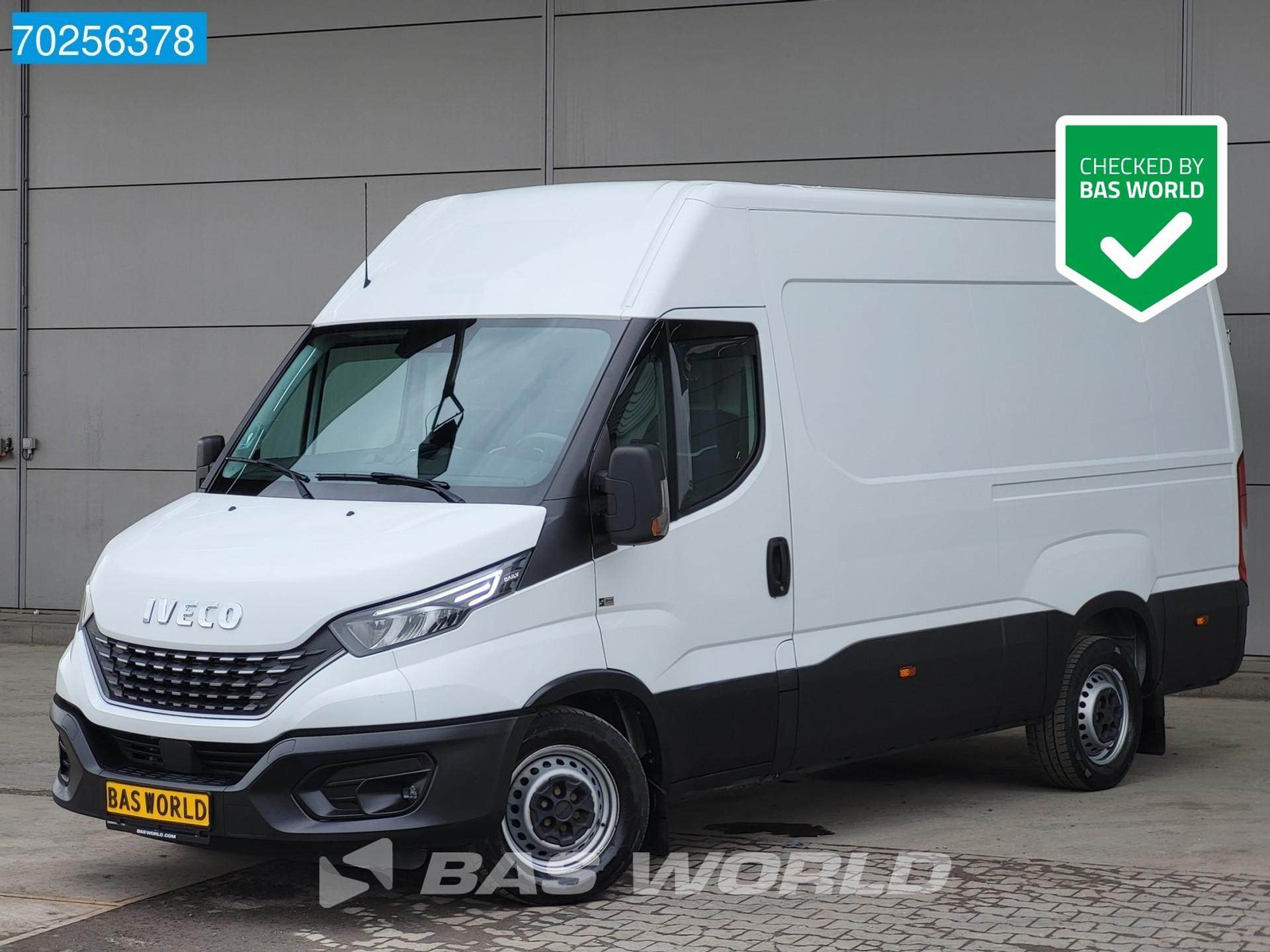 Foto 1 van Iveco 35S18 3.0L L2H2 Automaat LED Airco ACC Camera Navi Parkeersensoren 3500kg trekhaak 12m3 Airco Trekhaak