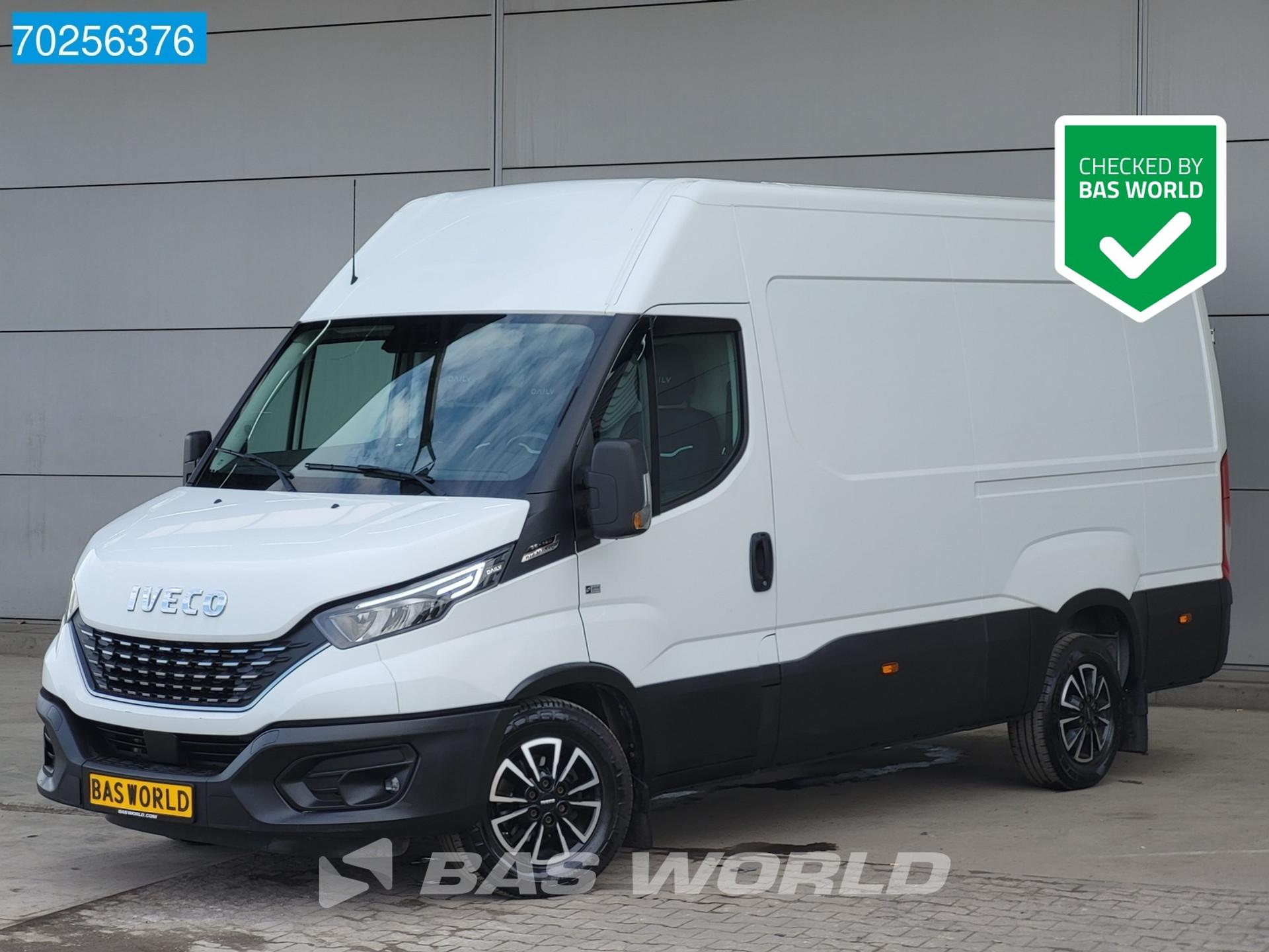 Foto 1 van Iveco 35S18 3.0L L2H2 Automaat LED Airco ACC Camera Navi Parkeersensoren 3500kg trekhaak 12m3 Airco Trekhaak